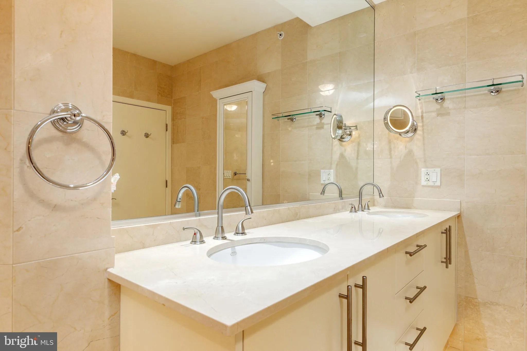 Bala Cynwyd, Pennsylvania 19004, United States, 2 Bedrooms Bedrooms, ,3 BathroomsBathrooms,Residential,Active,241598