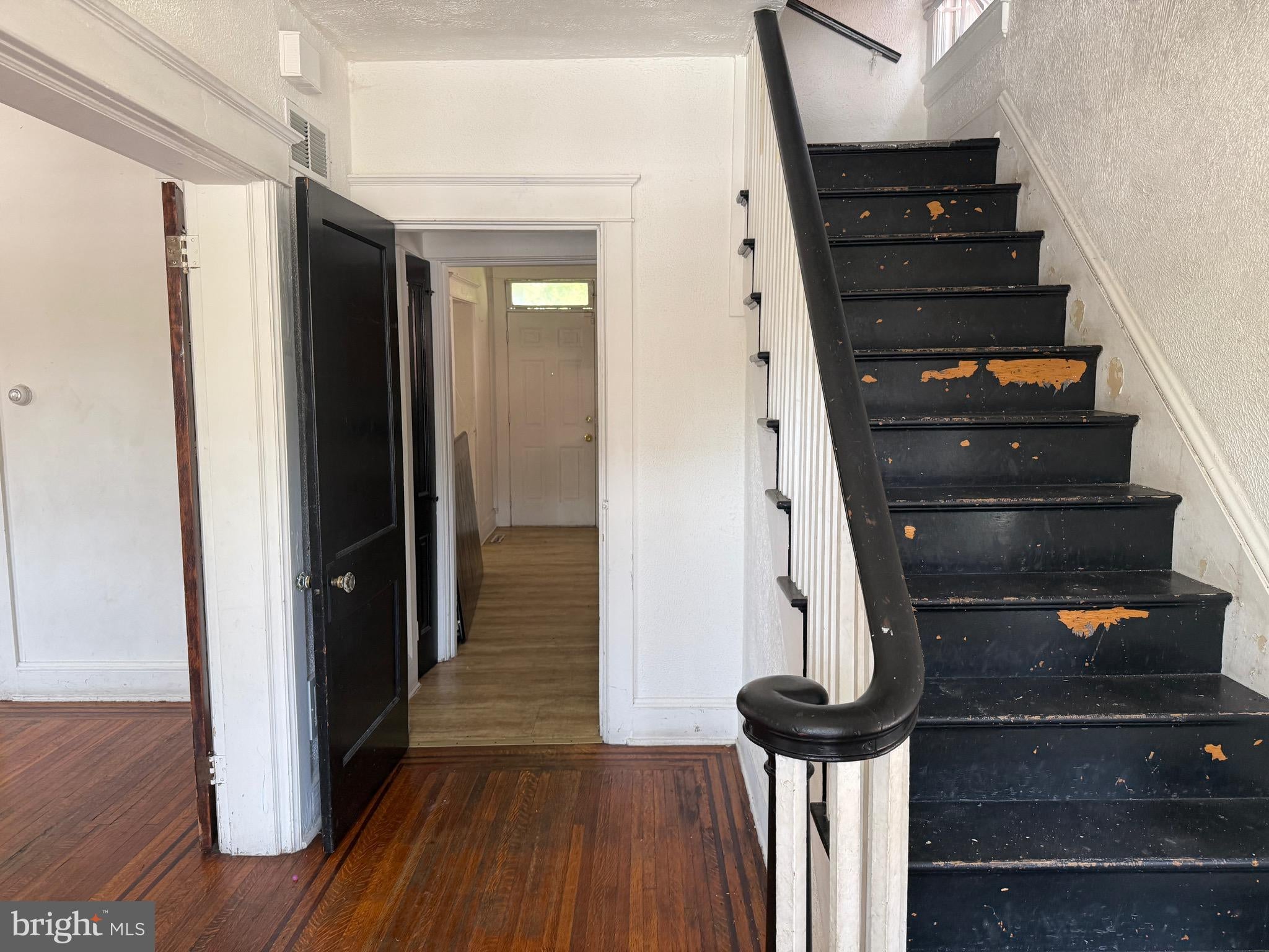 45 W COTTAGE PLACE