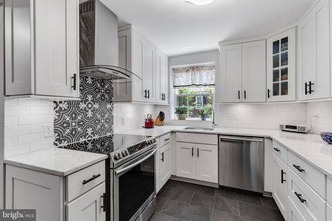 Photo of 2877 S Buchanan Street #A2, ARLINGTON, VA 22206 (MLS # VAAR2074932)