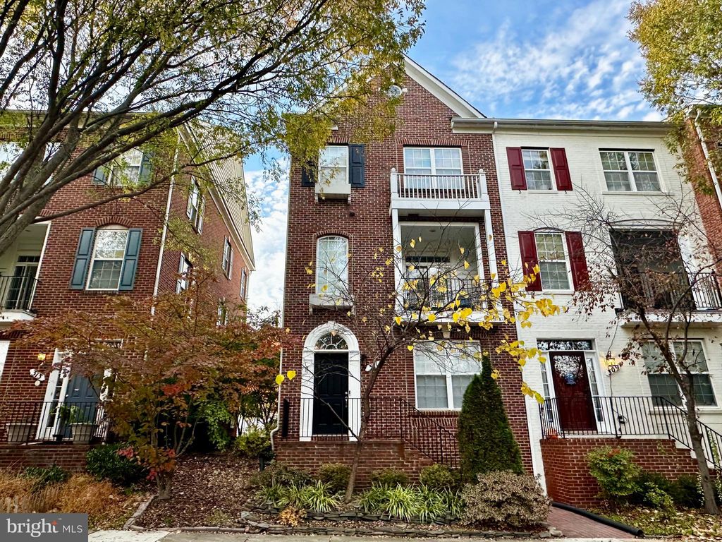 Photo of 311 Garden View Square, ROCKVILLE, MD 20850 (MLS # MDMC2206690)