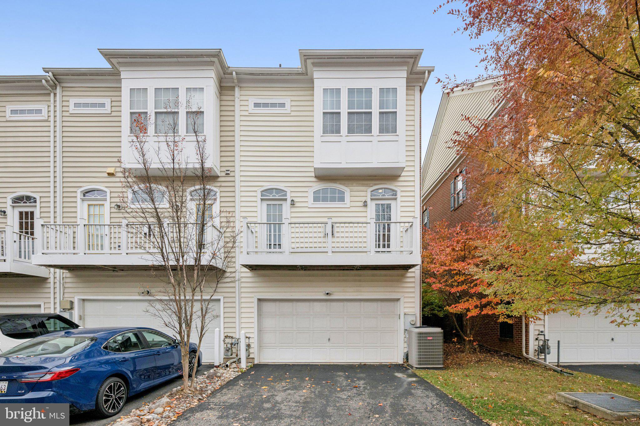 311 GARDEN VIEW SQUARE