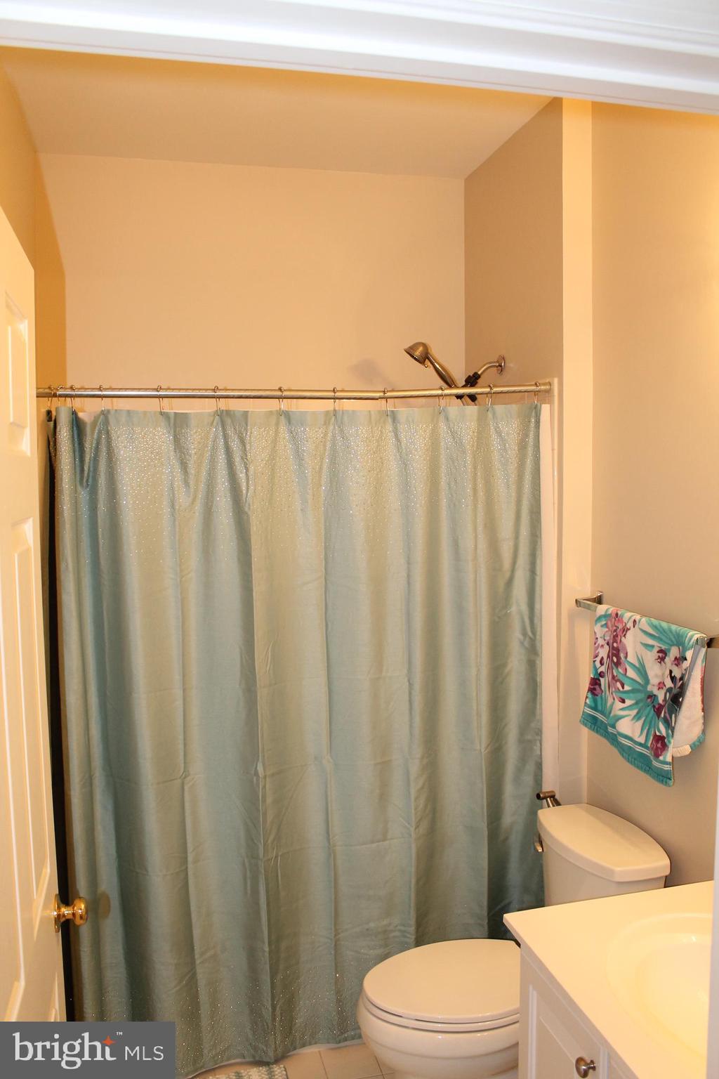 LORTON VALLEY NORTH - Residential Lease