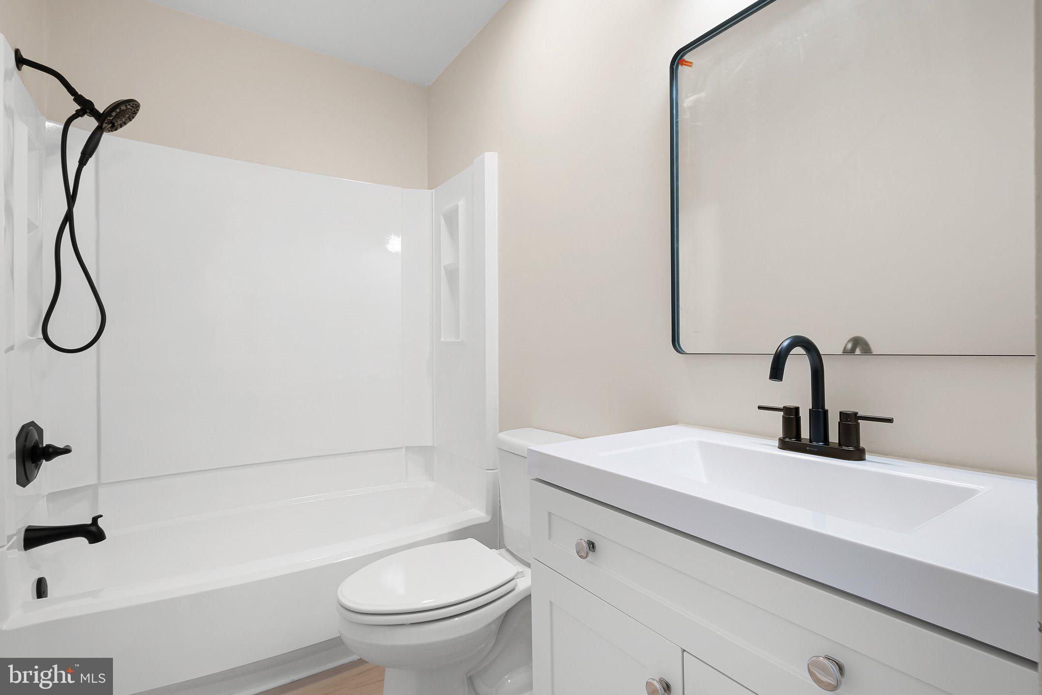 LIONGATE - Residential Lease