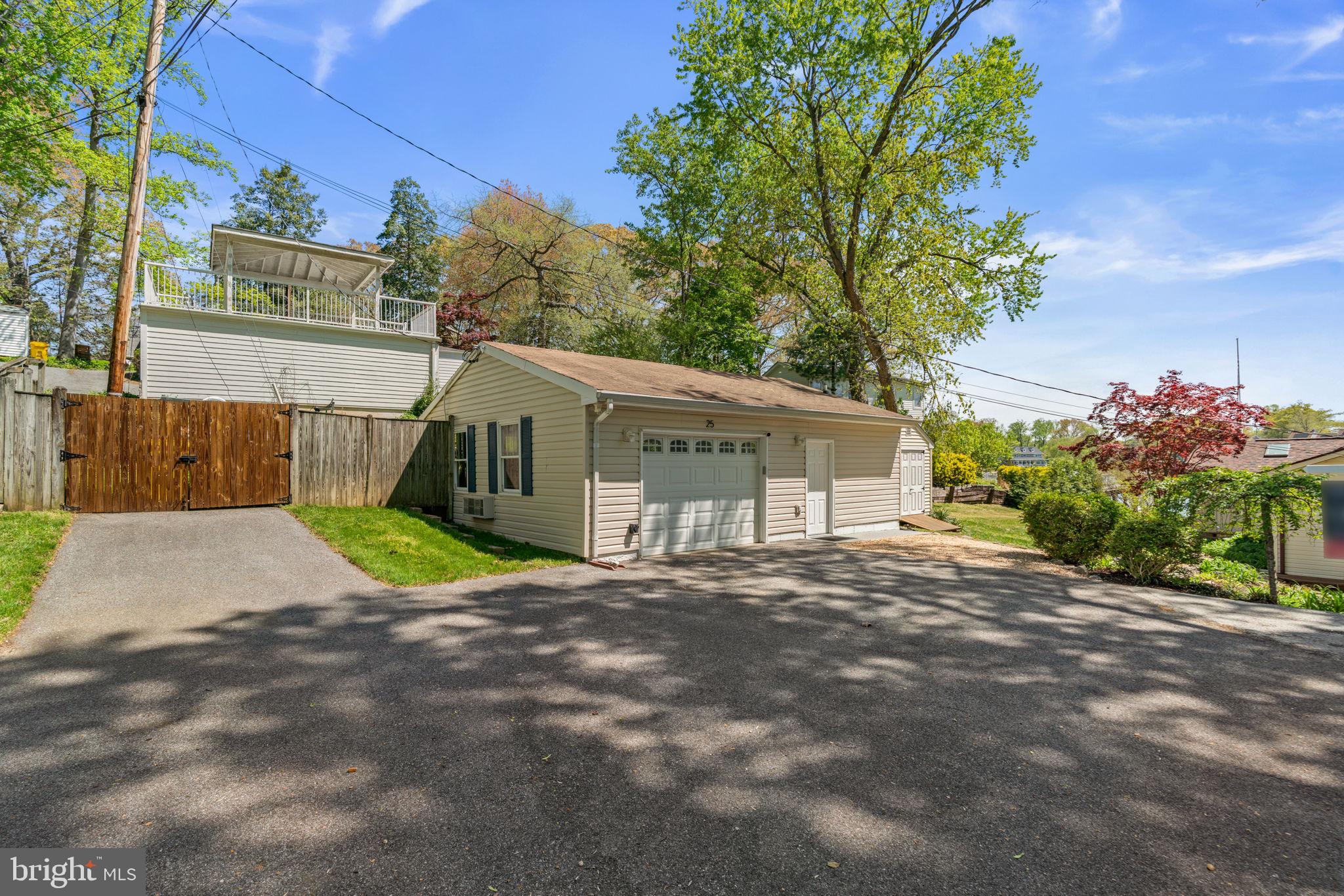 LEELAND WOODS - Residential