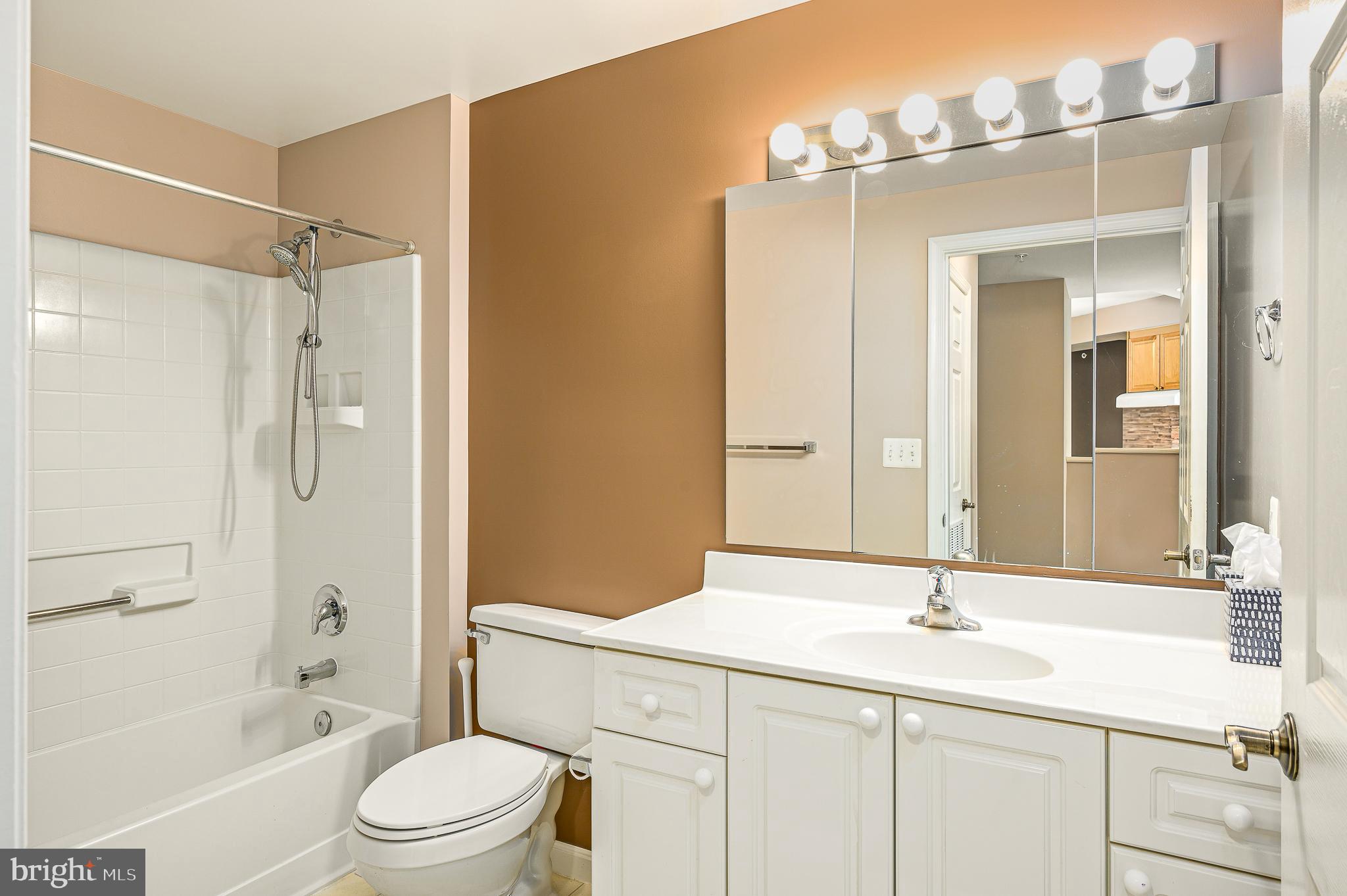 LANSDOWNE WOODS - Residential