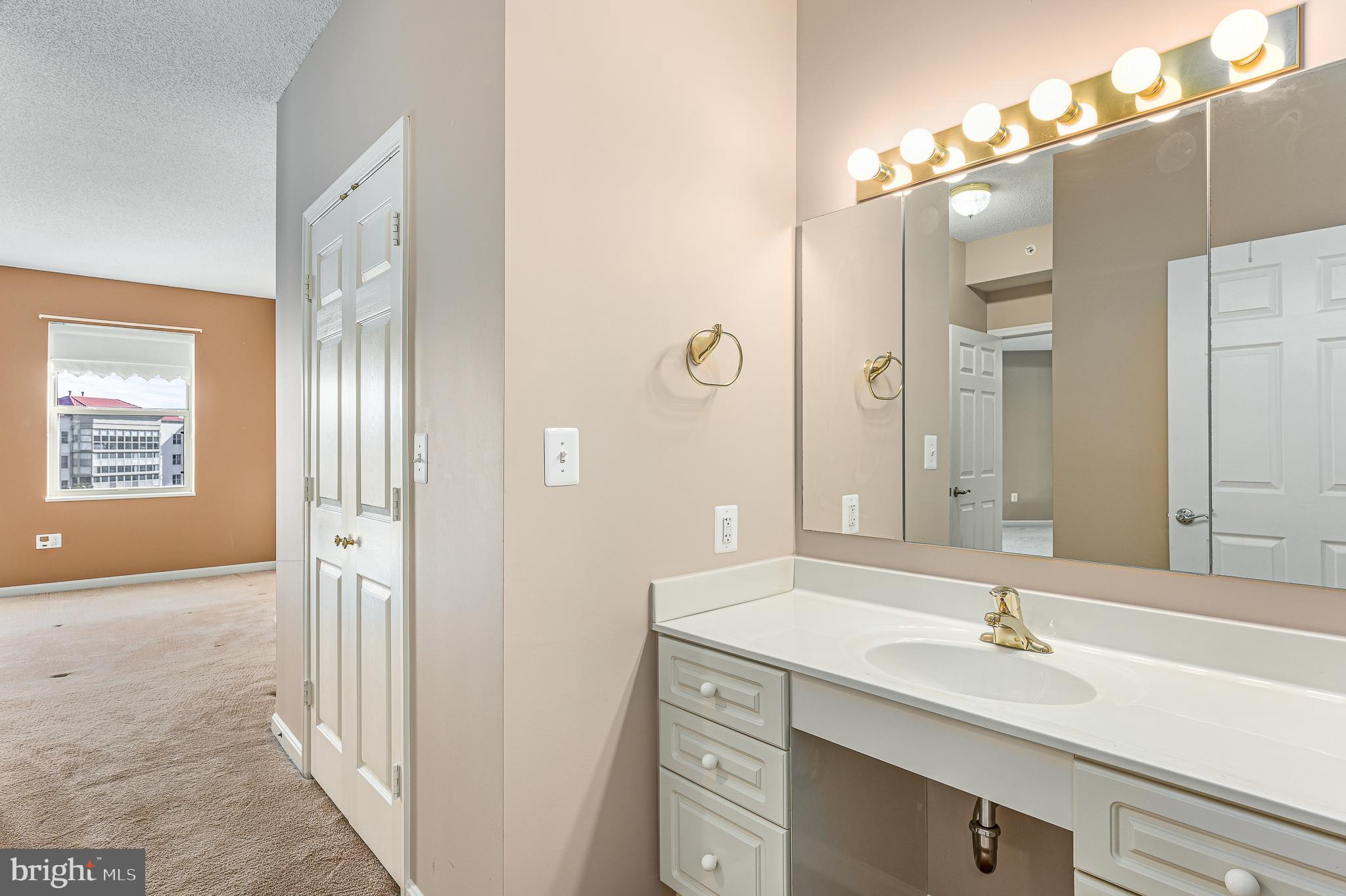 LANSDOWNE WOODS - Residential