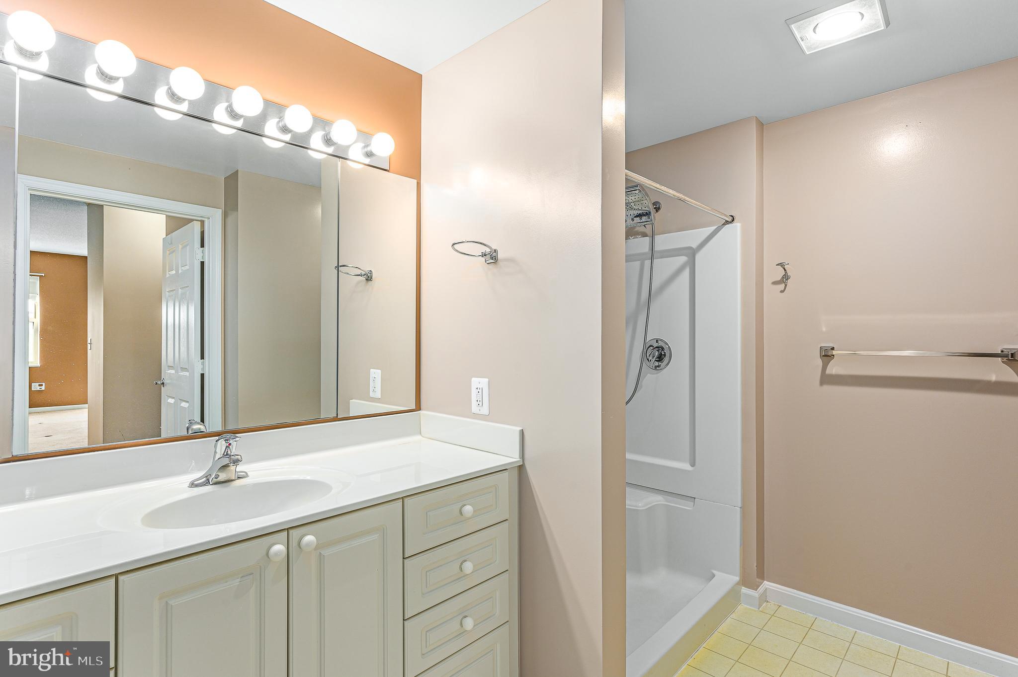 LANSDOWNE WOODS - Residential