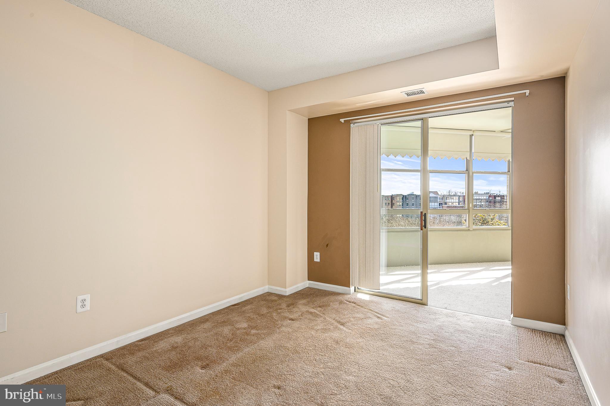 LANSDOWNE WOODS - Residential