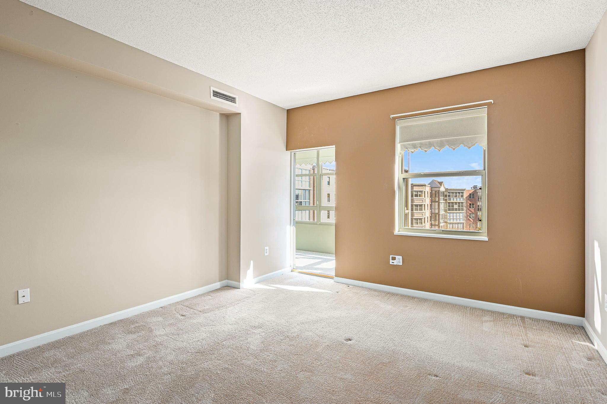 LANSDOWNE WOODS - Residential