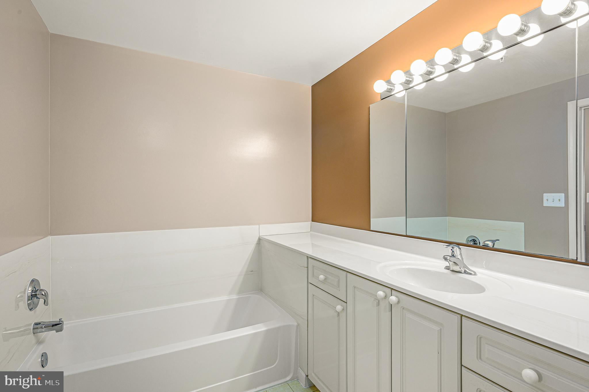 LANSDOWNE WOODS - Residential