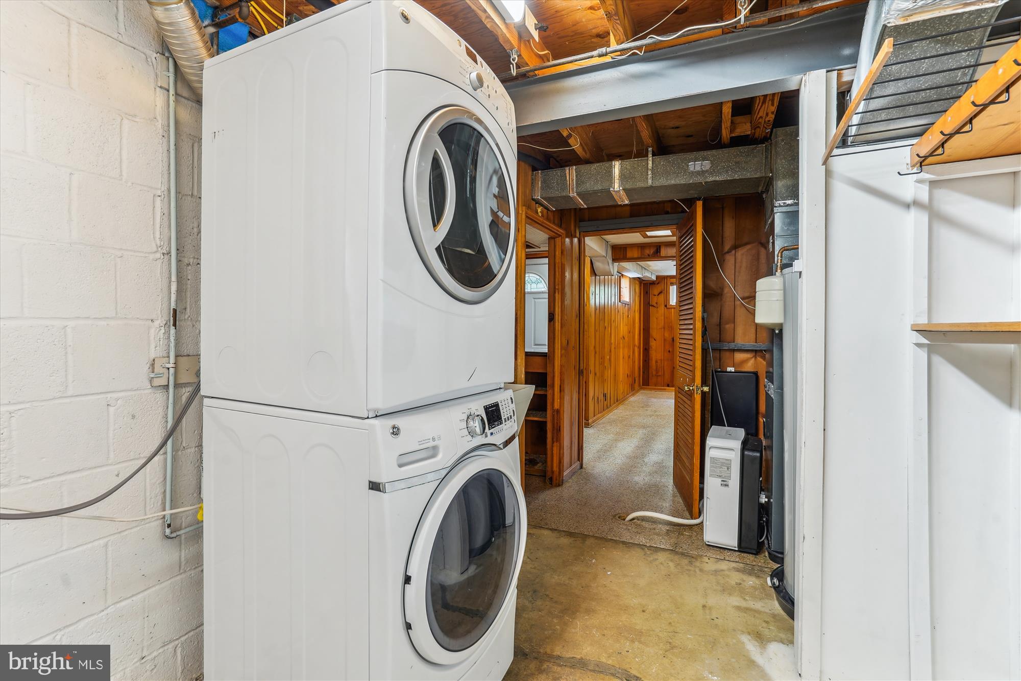 DUNN LORING WOODS - Residential Lease