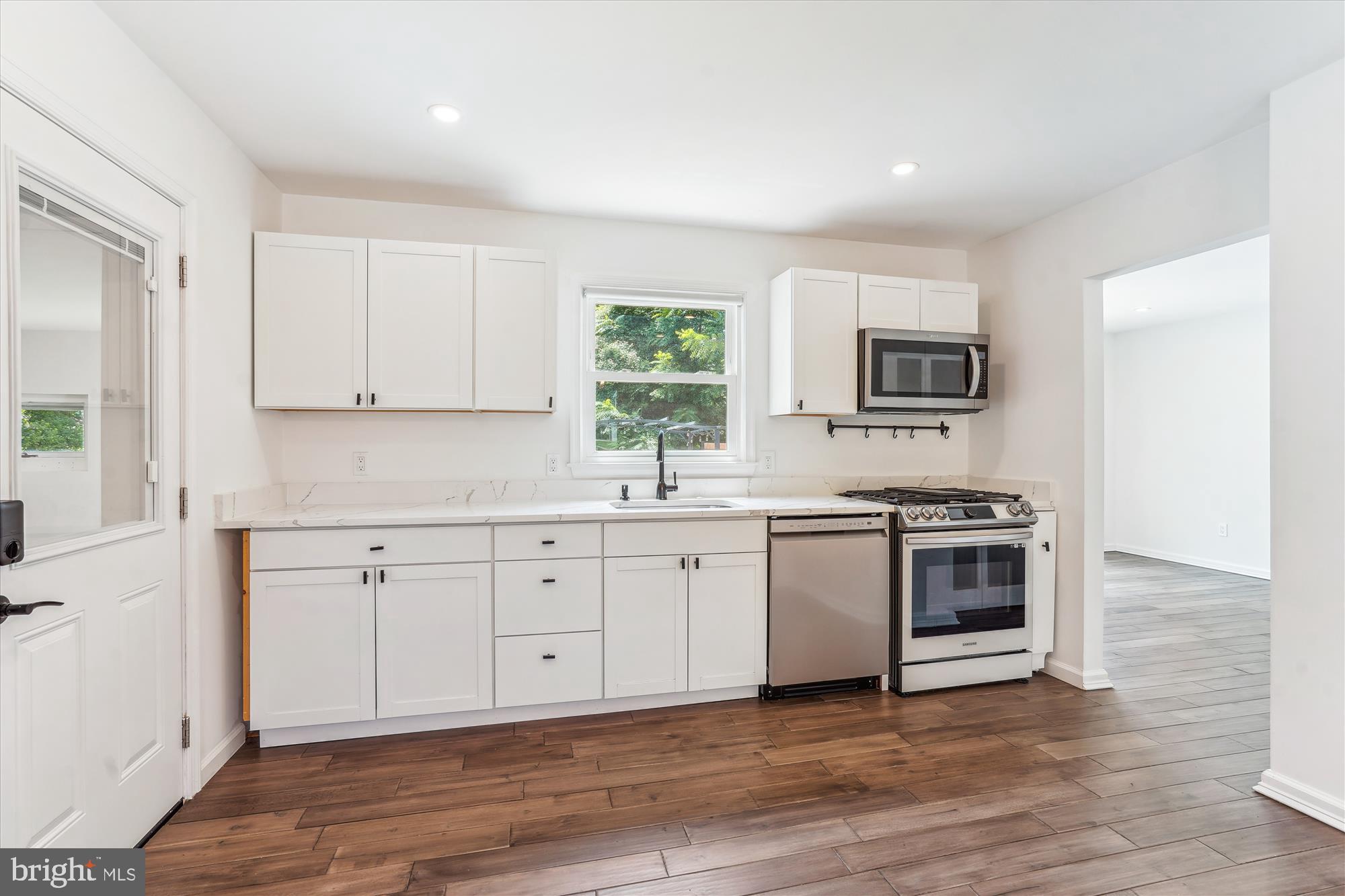 DUNN LORING WOODS - Residential Lease