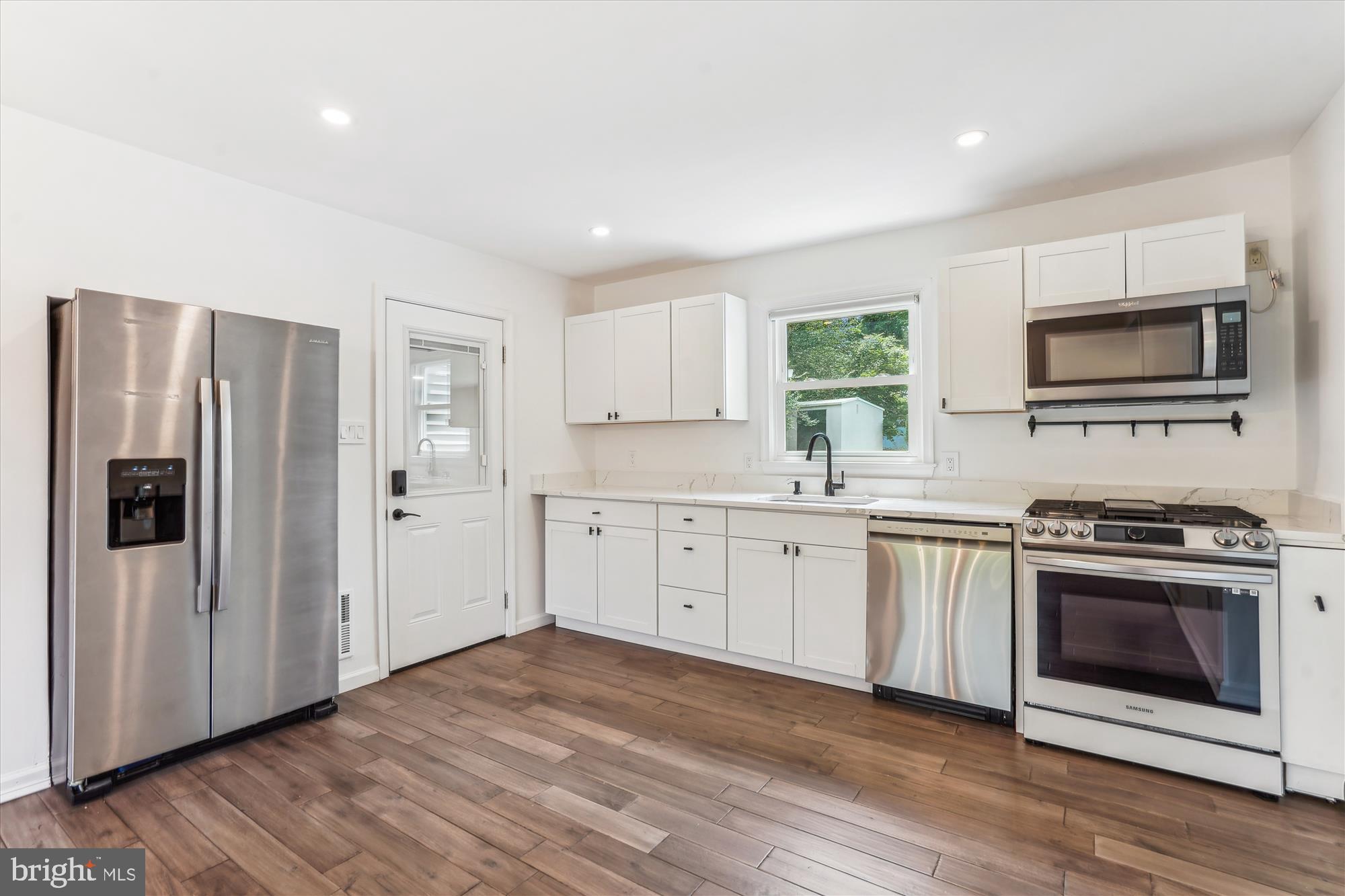 DUNN LORING WOODS - Residential Lease