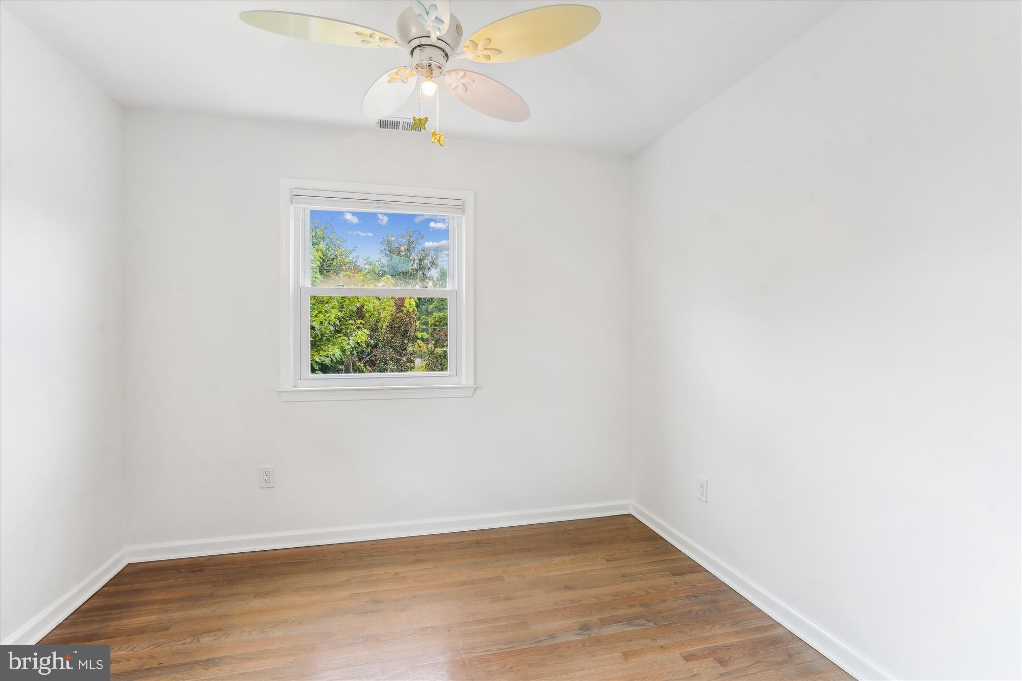 DUNN LORING WOODS - Residential Lease