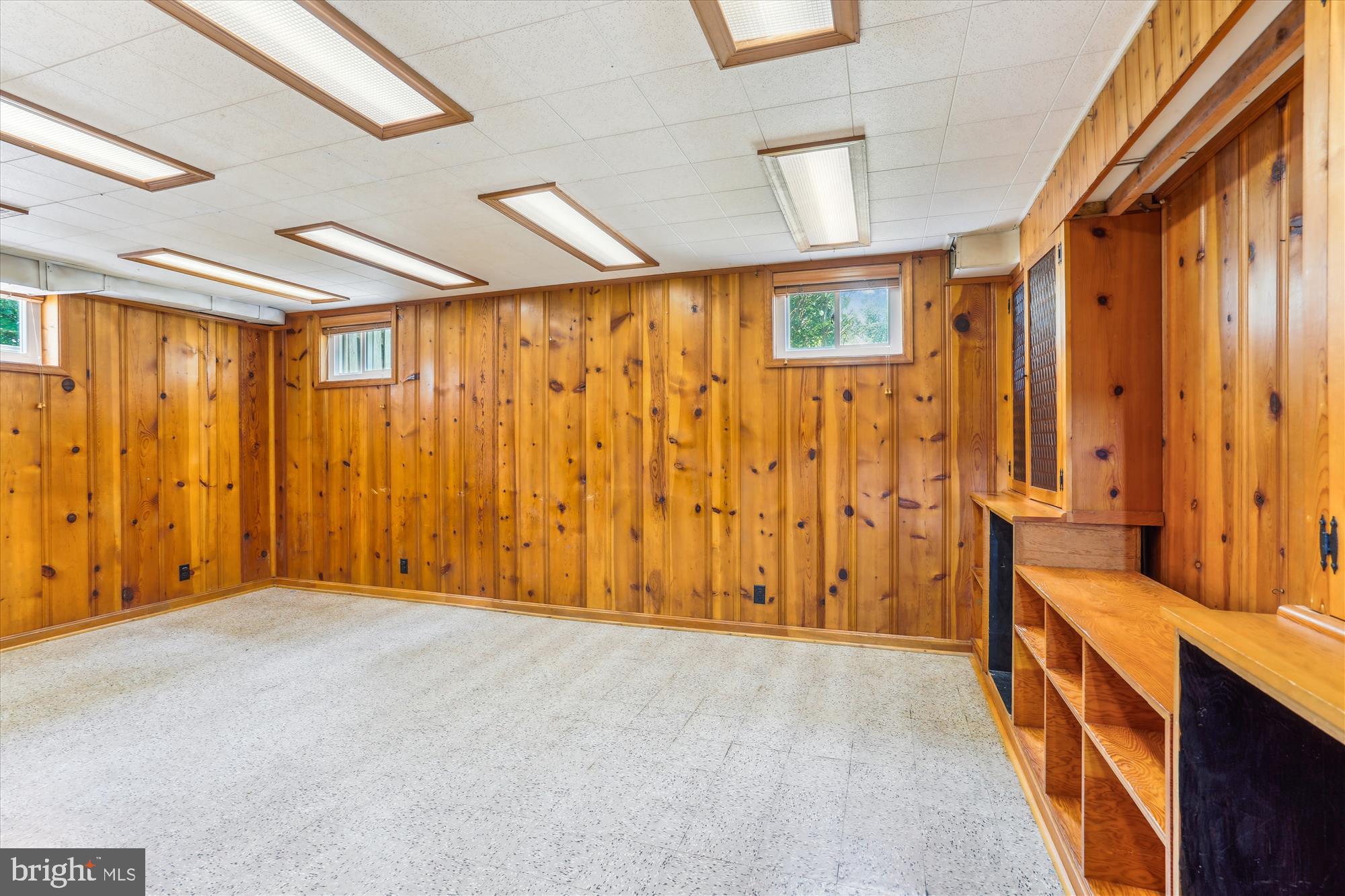 DUNN LORING WOODS - Residential Lease