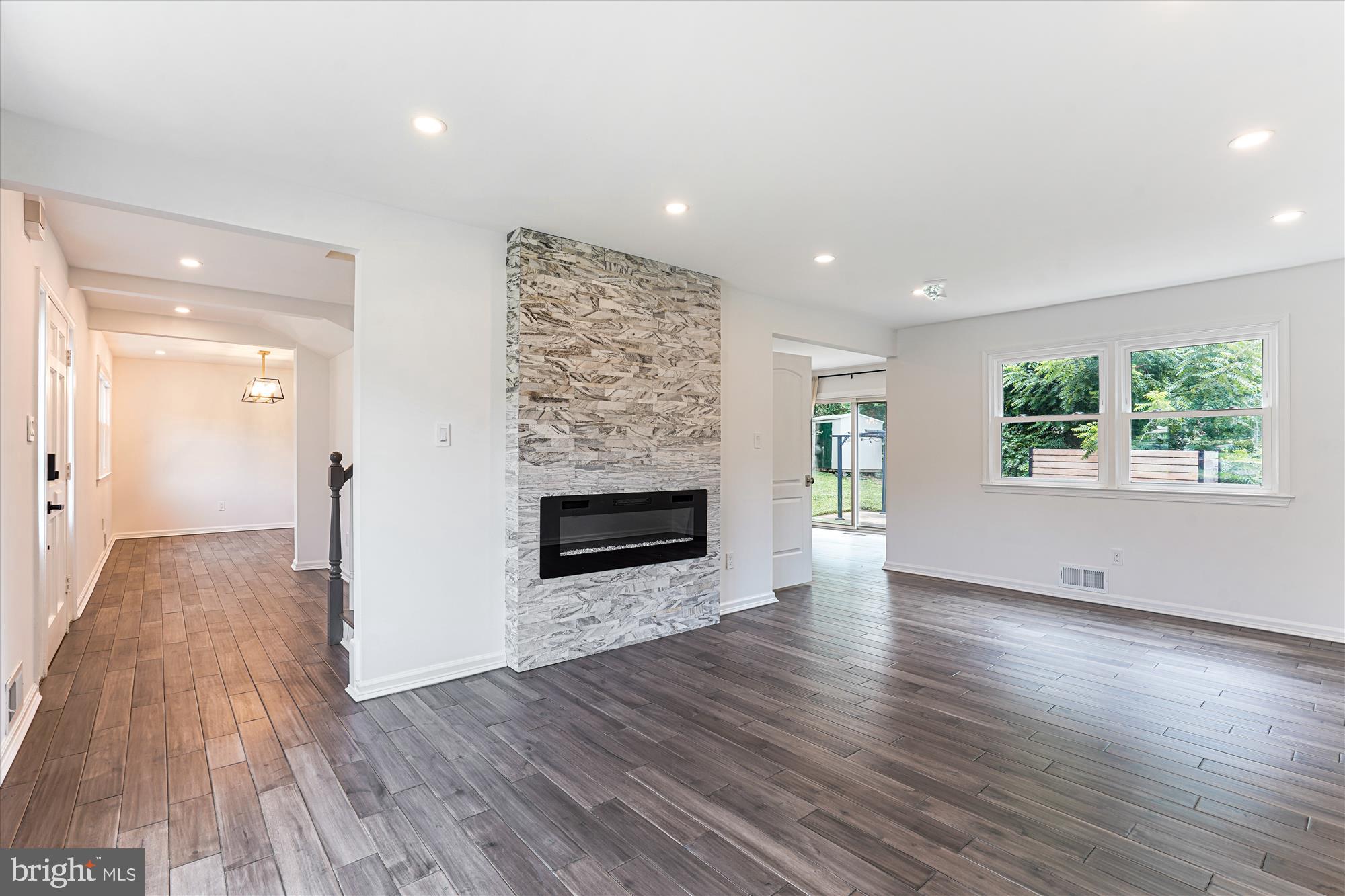 DUNN LORING WOODS - Residential Lease