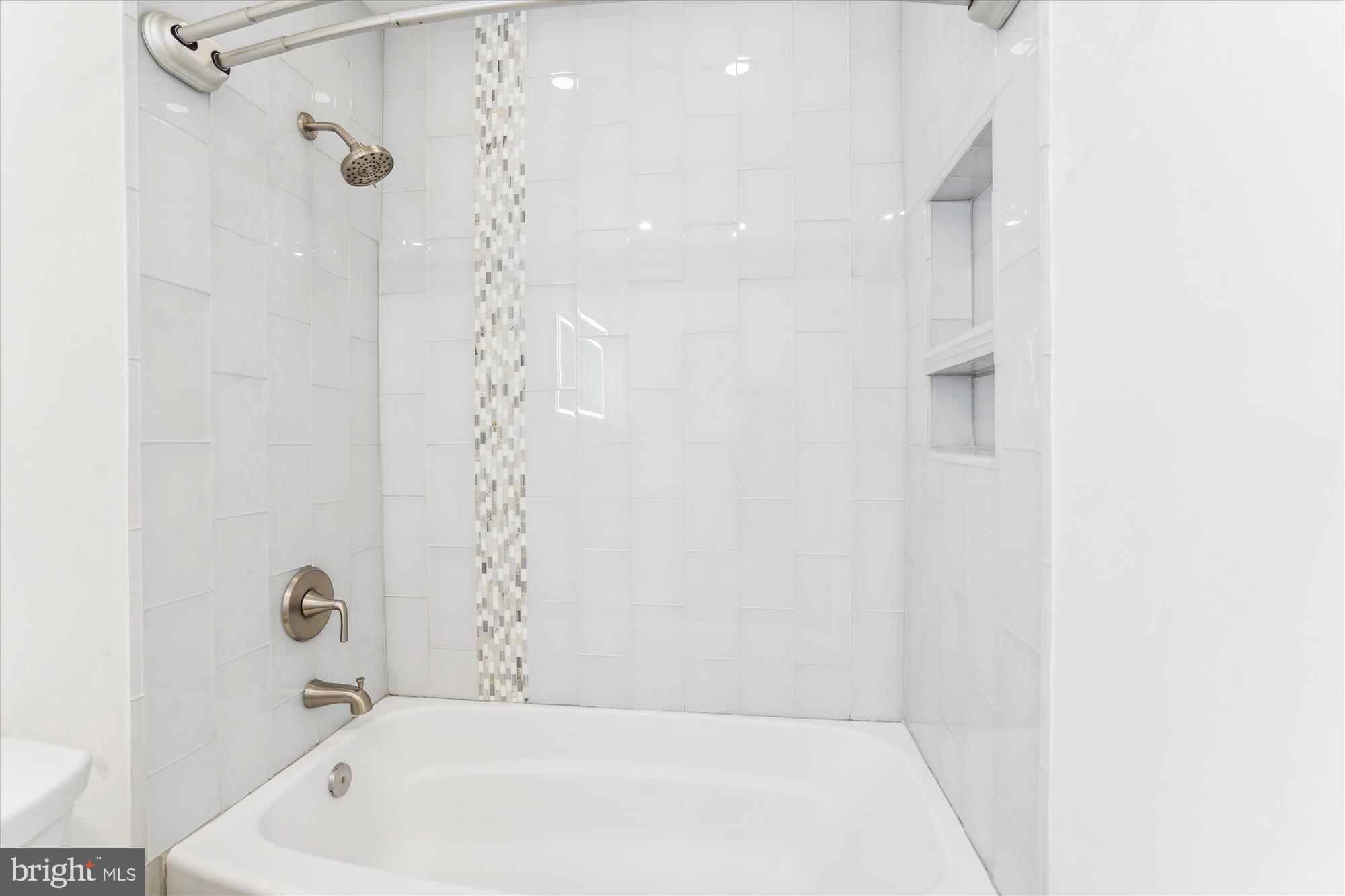 DUNN LORING WOODS - Residential Lease