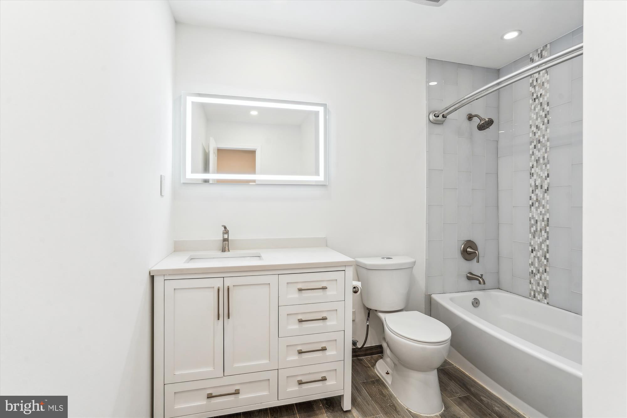 DUNN LORING WOODS - Residential Lease