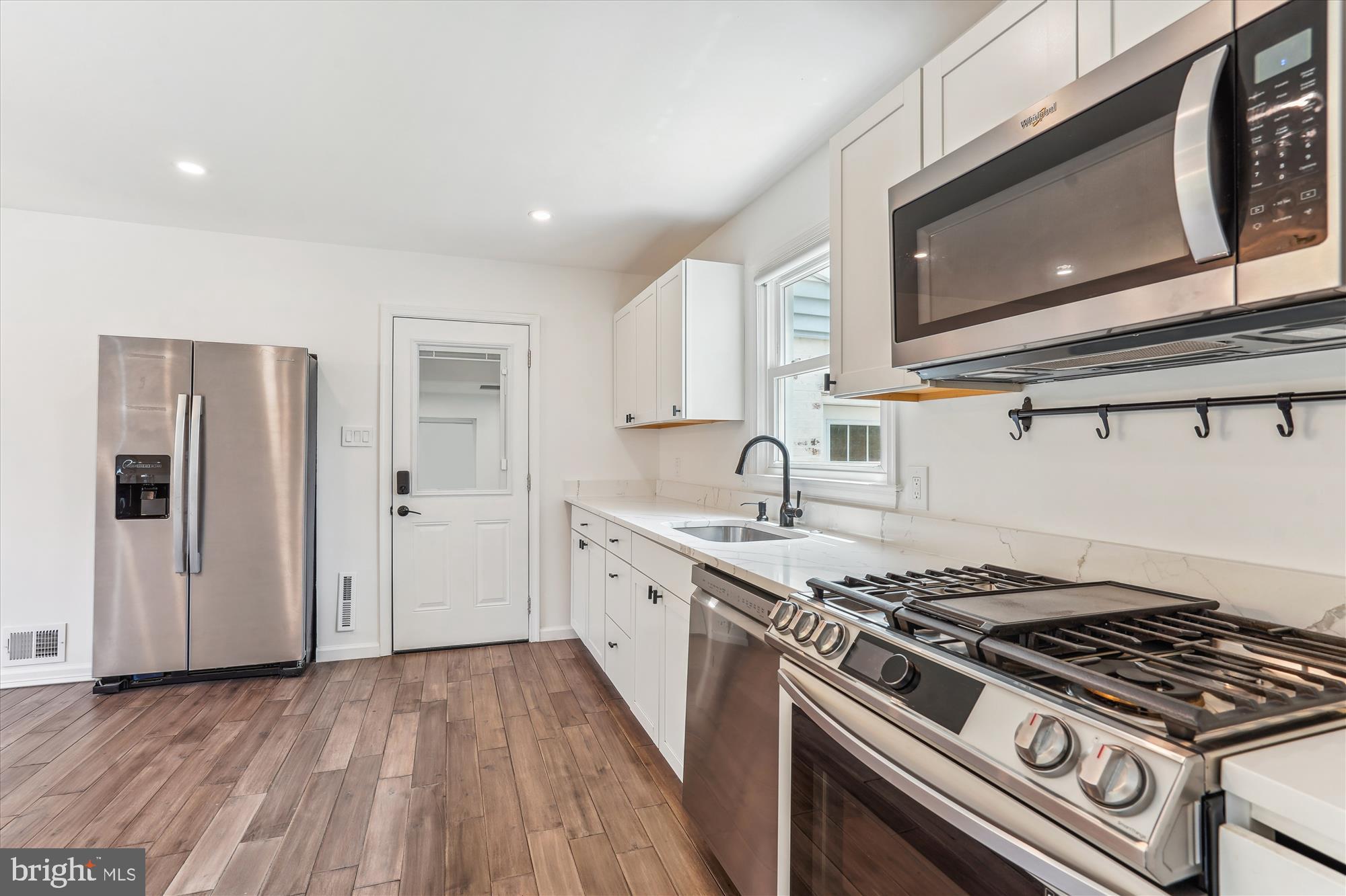 DUNN LORING WOODS - Residential Lease