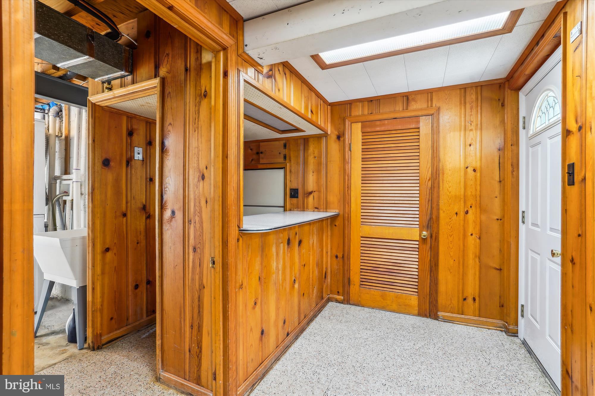 DUNN LORING WOODS - Residential Lease