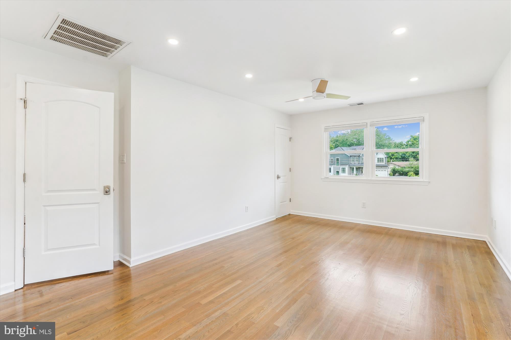 DUNN LORING WOODS - Residential Lease