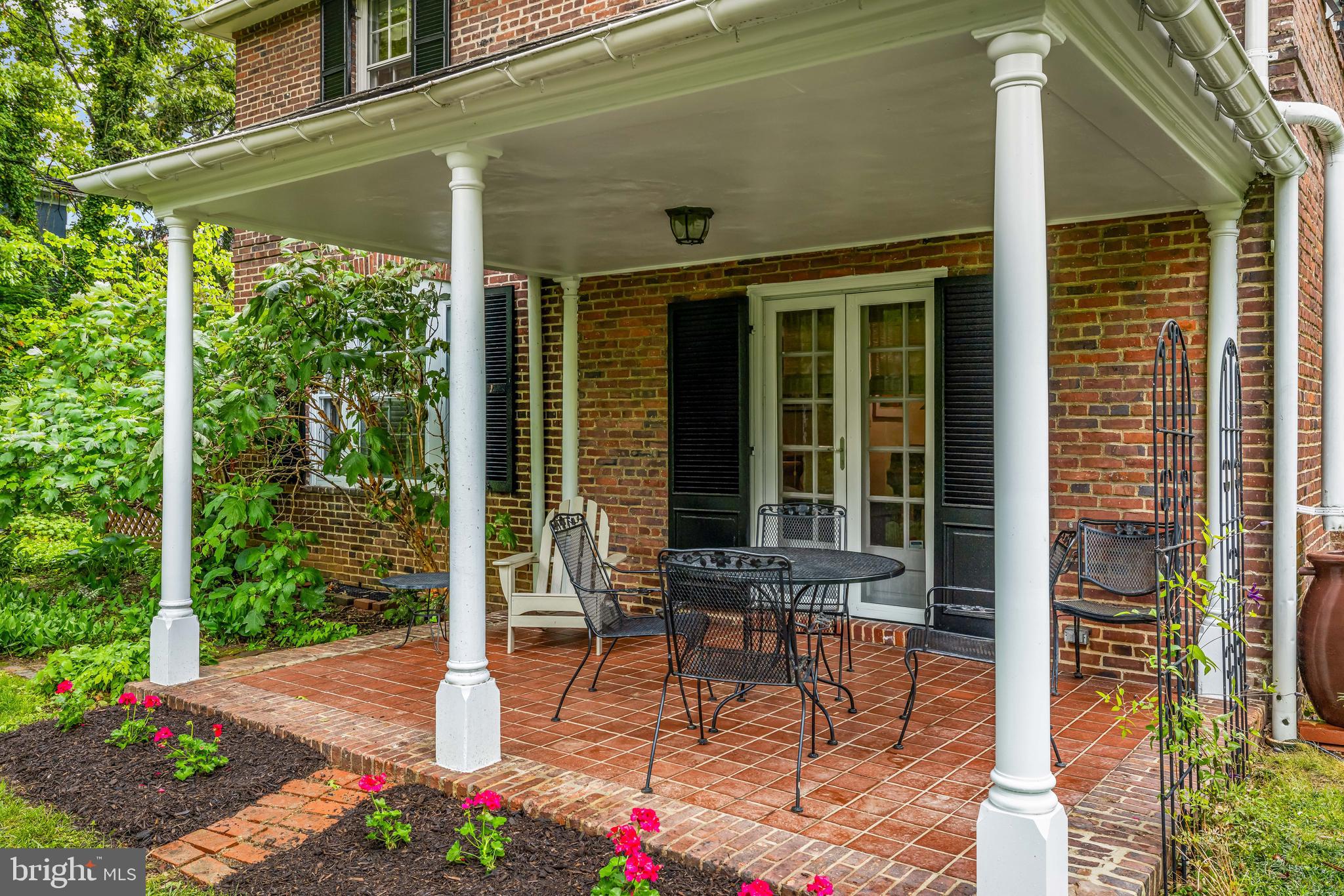 614 W UNIVERSITY PARKWAY
