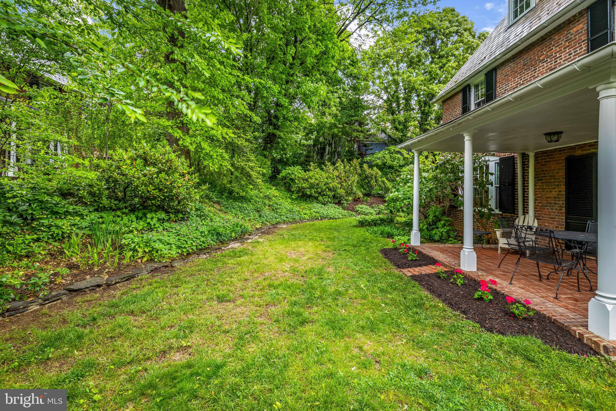 614 W UNIVERSITY PARKWAY