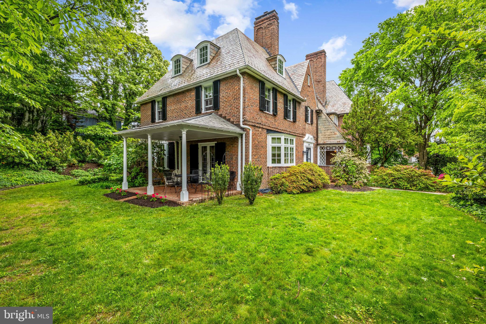 614 W UNIVERSITY PARKWAY