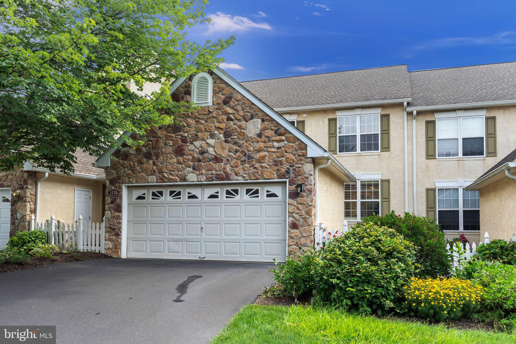 3-bedroom, 2 full, 2 half-bathroom townhome on quiet cul-de-sac in Talamore Country Club. Features hardwood floors, gas fireplace, and gourmet kitchen with Thomasville cabinets, granite counters, and stainless appliances. Primary suite includes California closet and luxurious master bath with rain shower and skylights. Two additional bedrooms, hall bath, and second-floor laundry complete the upper level. Recently renovated basement offers half-bath, storage, egress window, and surround sound wiring. Social membership includes pool, spa, fitness center, tennis courts, and dining. Resort-style amenities feature golf, gourmet dining, and pro shop.