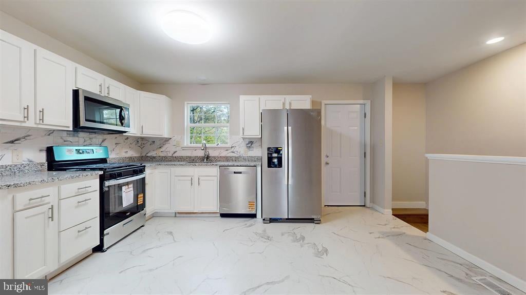 5609 BRIARWOOD DRIVE