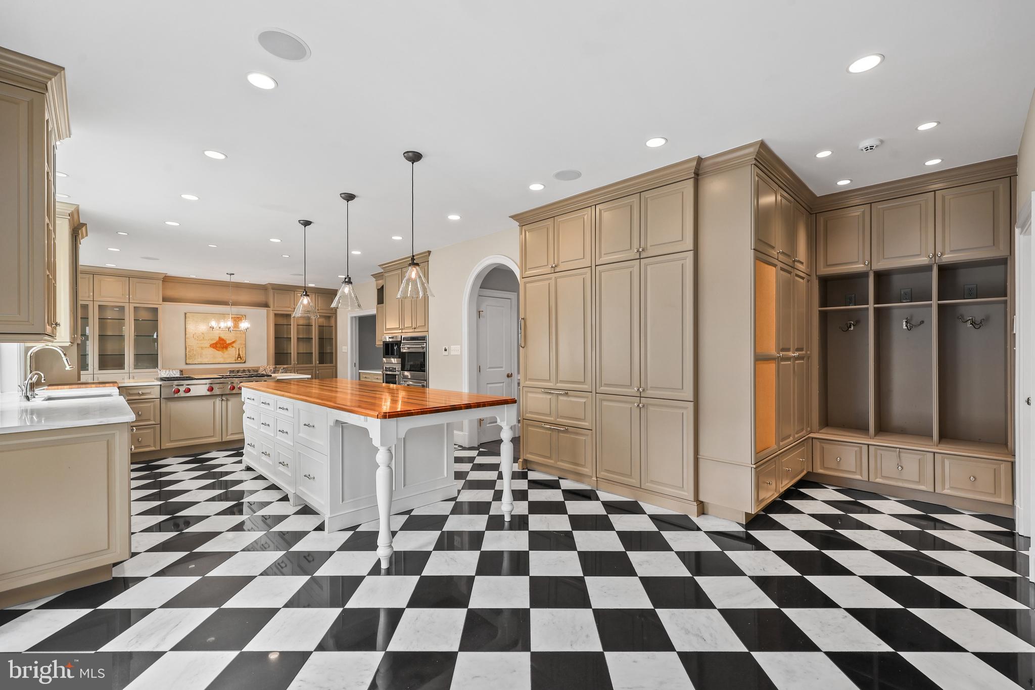 POTOMAC LAKES - Residential