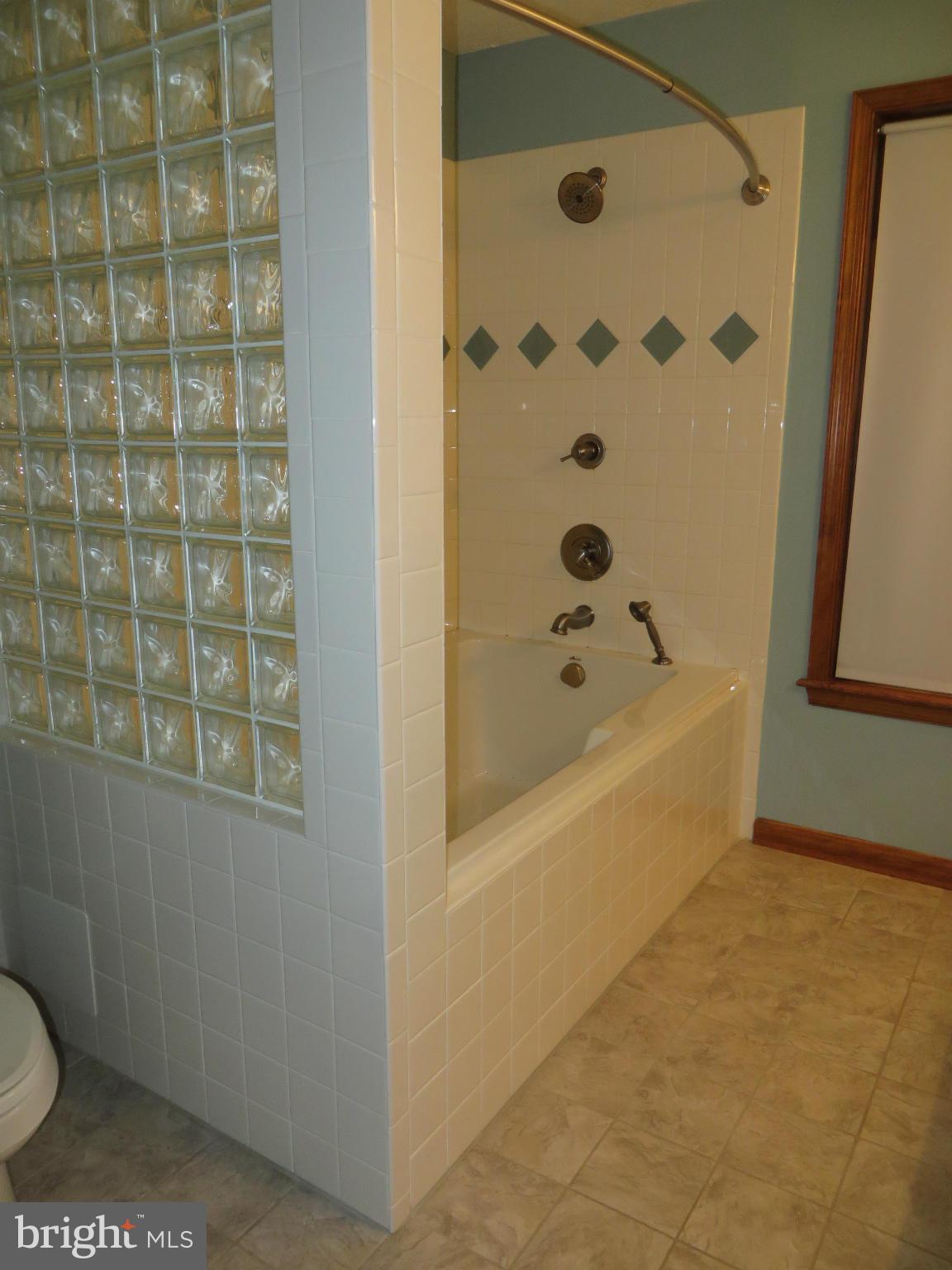 SYCAMORE HOLLOW OF WLDWD - Residential Lease