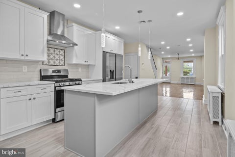 Townhouse For Sale - 4346 E Thompson Street<br/> PHILADELPHIA, PA 19137
