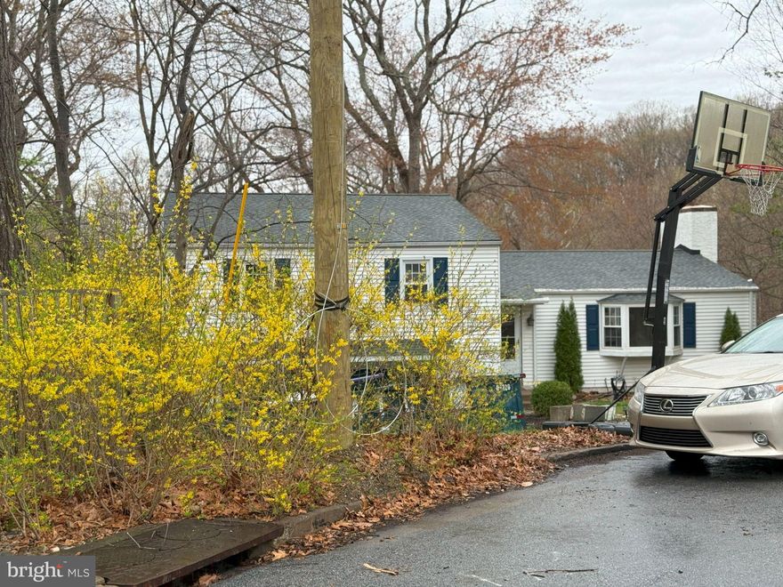 ALERT!  Homebuyers  and investors . Welcome to an excellent opportunity to  own  a home on the top school and to gain sweet equity.   
Location, Location, Location!! Nestled in a prestigious location within the highly sought-after Tredyffrin-Easttown School District, Single family home on 0.9-acrecul-de-sac lot with 2485 sqft finished space.
SALE AS IS CONDITION.   Potential  new homebuyer: bring your contractor or embrace the opportunity to gain sweat equity! Priced accordingly for the area and top-rated school district, this is a rare chance to create your dream home in an unbeatable location with  affordable price. Use your imagination to renovate this large home to  fit your taste.
Inspections are for your information purpose only. Seller has left plenty room on the price, so you can remodel it to modern style. Seller will not do any repair with  the price listed.  Roof was replaced on 2019.
 The property is  very close to  train stations , shopping, restaurants and major high way.   The area is very charming and green covered everywhere,  Don’t miss this incredible opportunity—schedule your tour today!