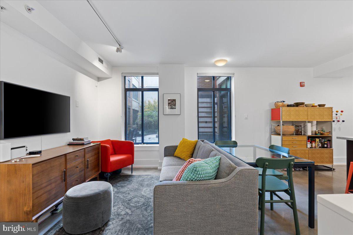 2818 CONNECTICUT AVENUE NW 104