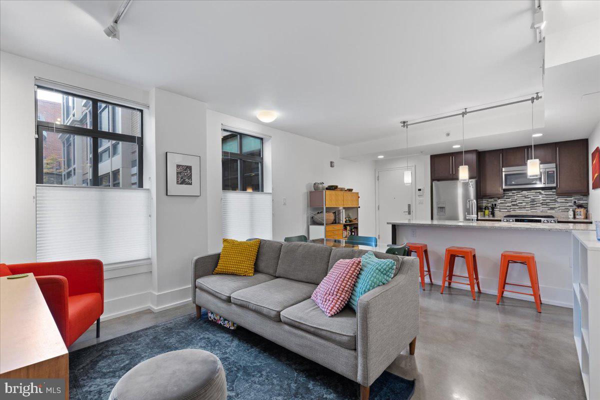 2818 CONNECTICUT AVENUE NW 104