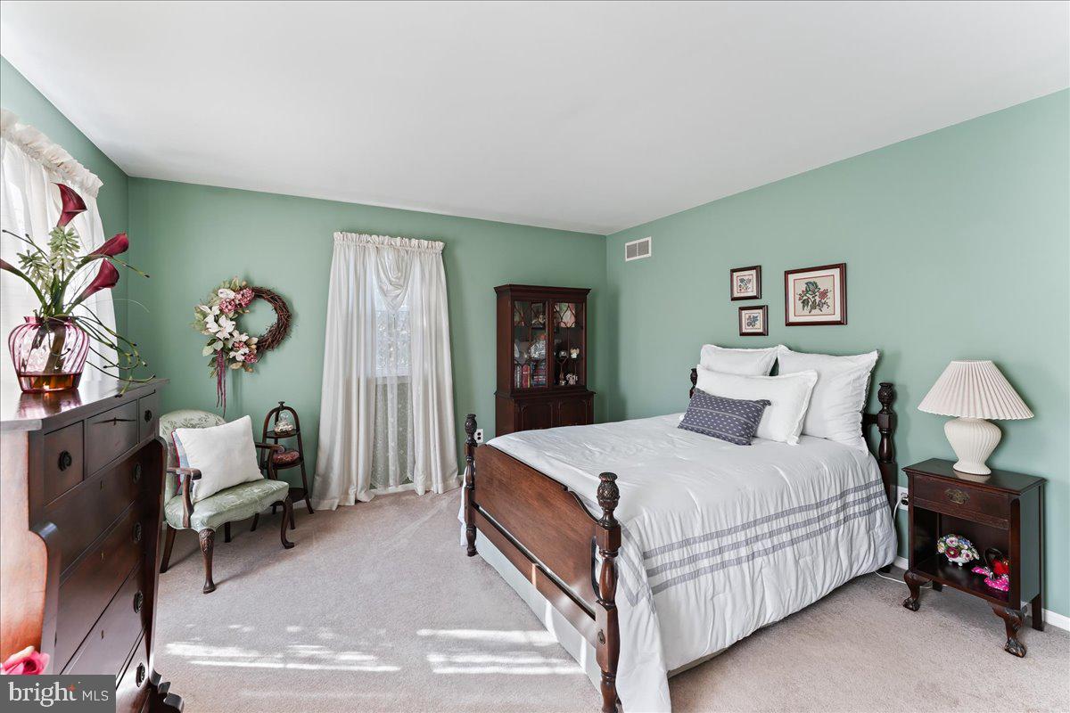 HOLLY HOUSE - Residential