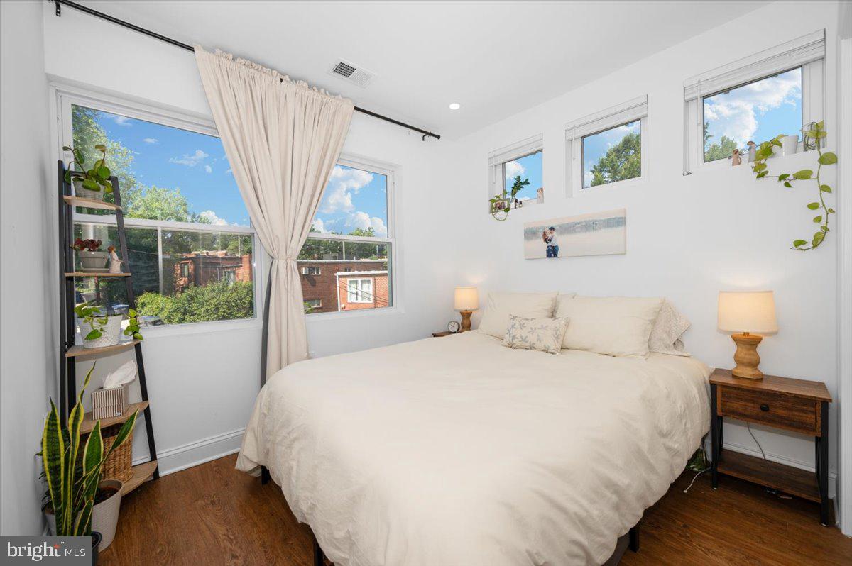 211 WEBSTER STREET NE