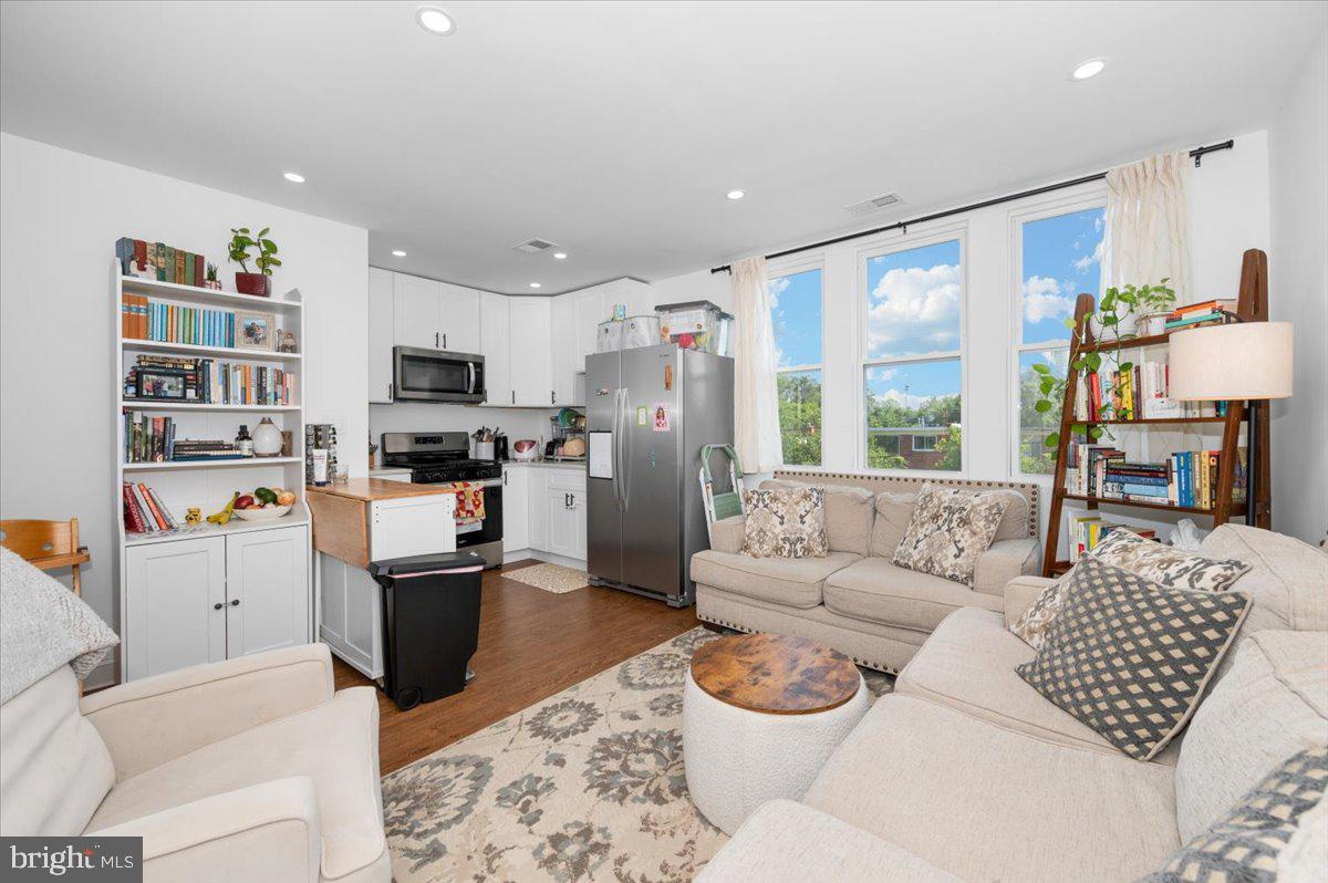 211 WEBSTER STREET NE