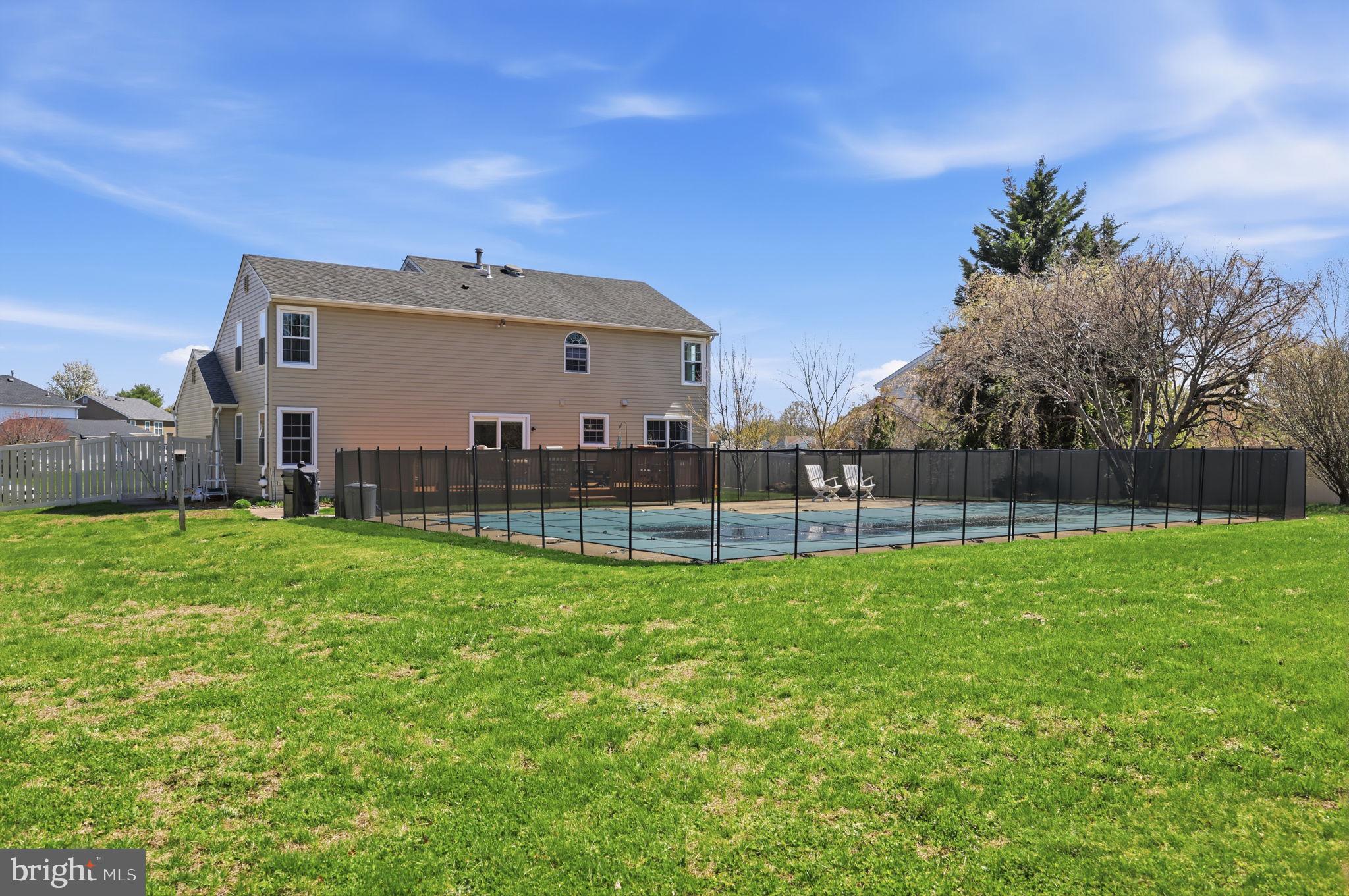 MAKEFIELD RD VILLA - Residential