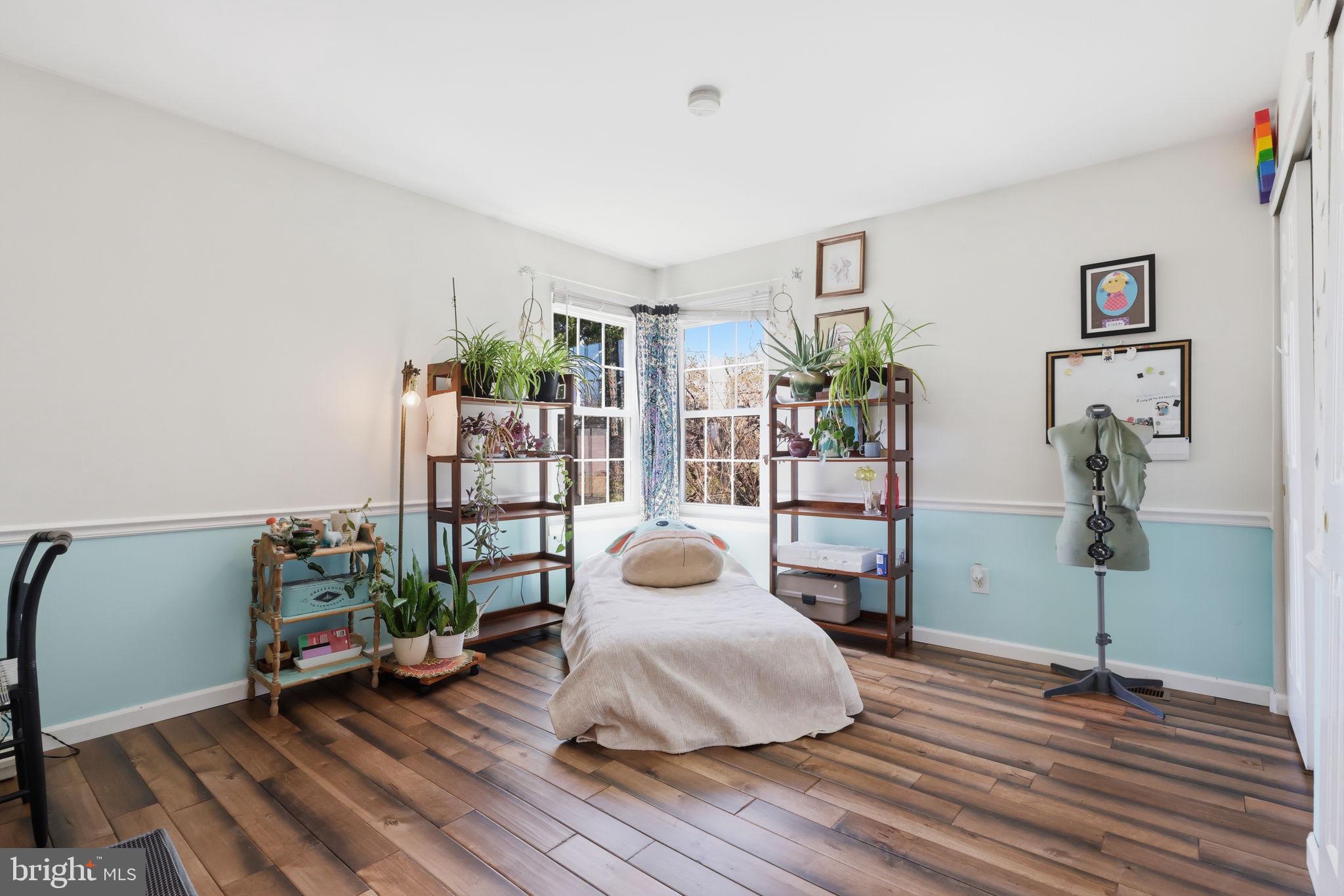 MAKEFIELD RD VILLA - Residential