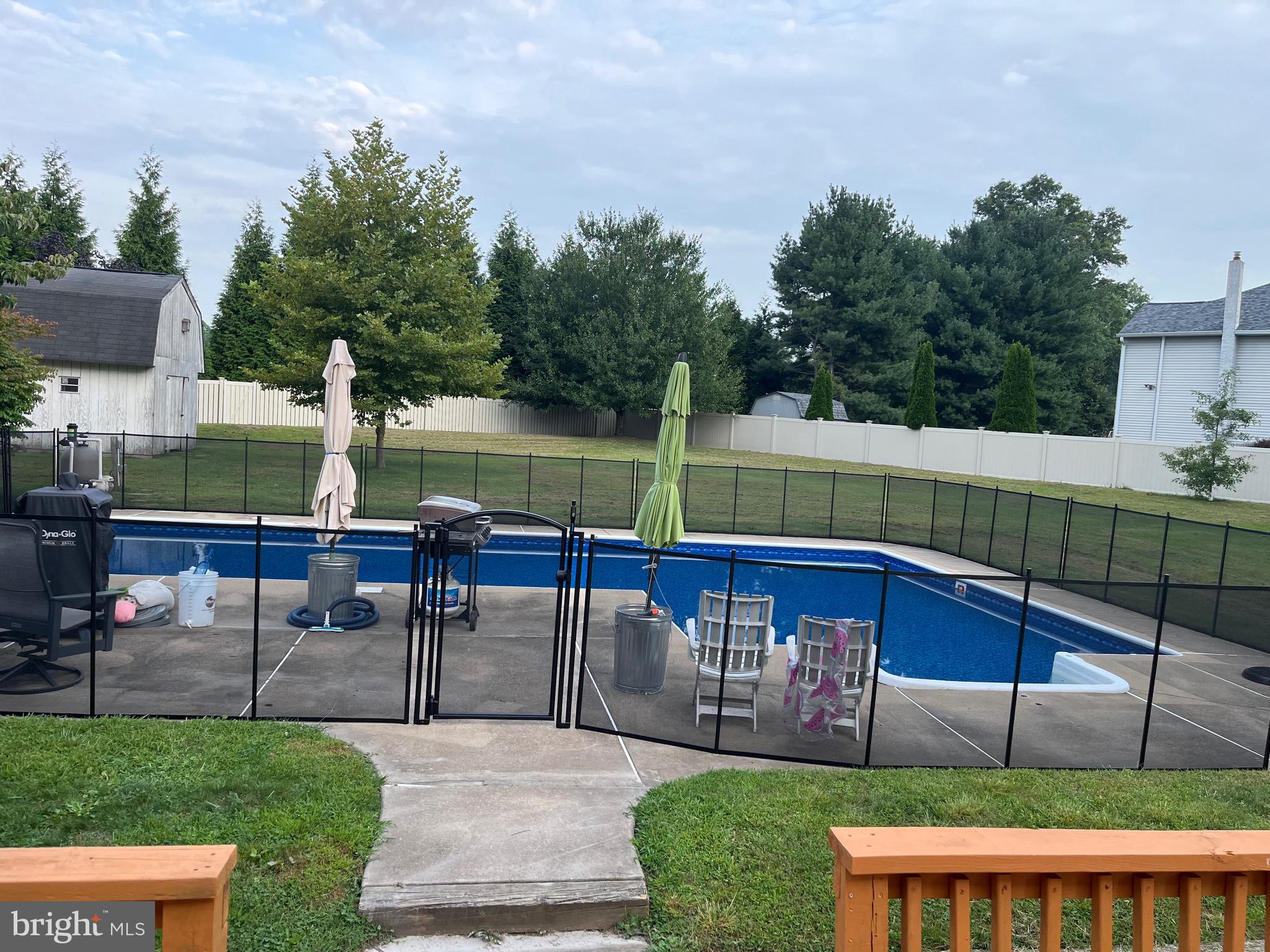 MAKEFIELD RD VILLA - Residential