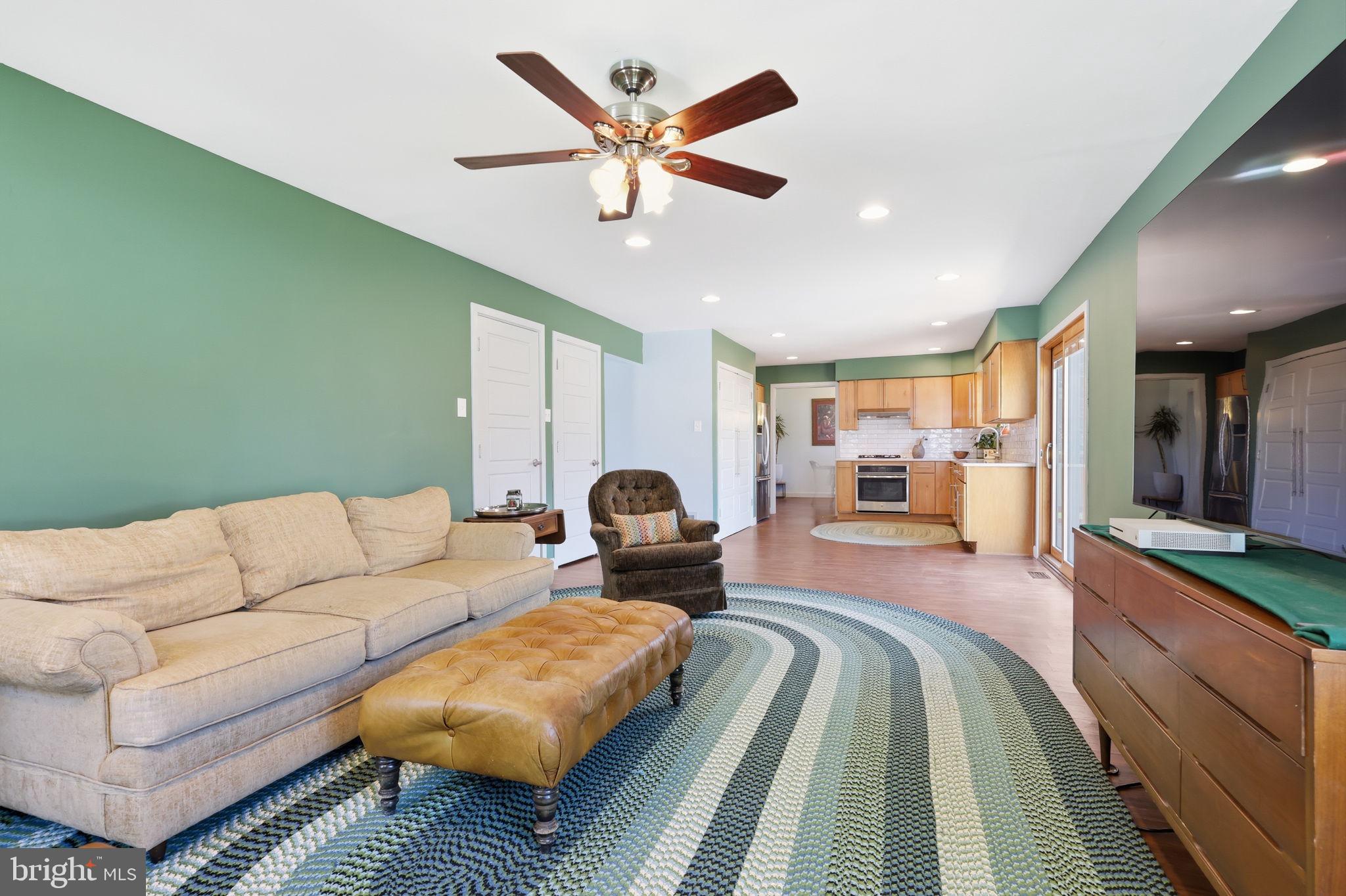 MAKEFIELD RD VILLA - Residential