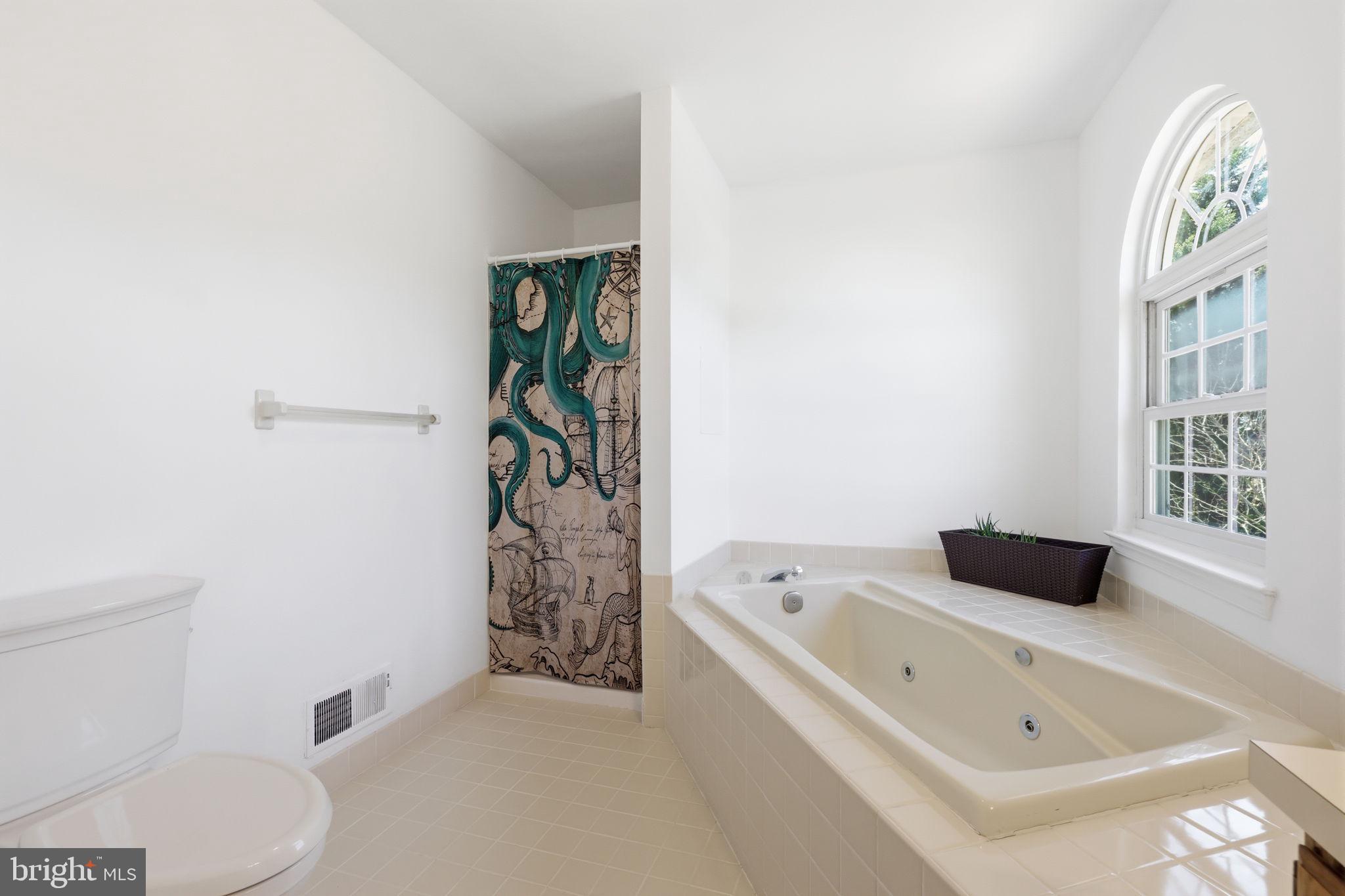 MAKEFIELD RD VILLA - Residential