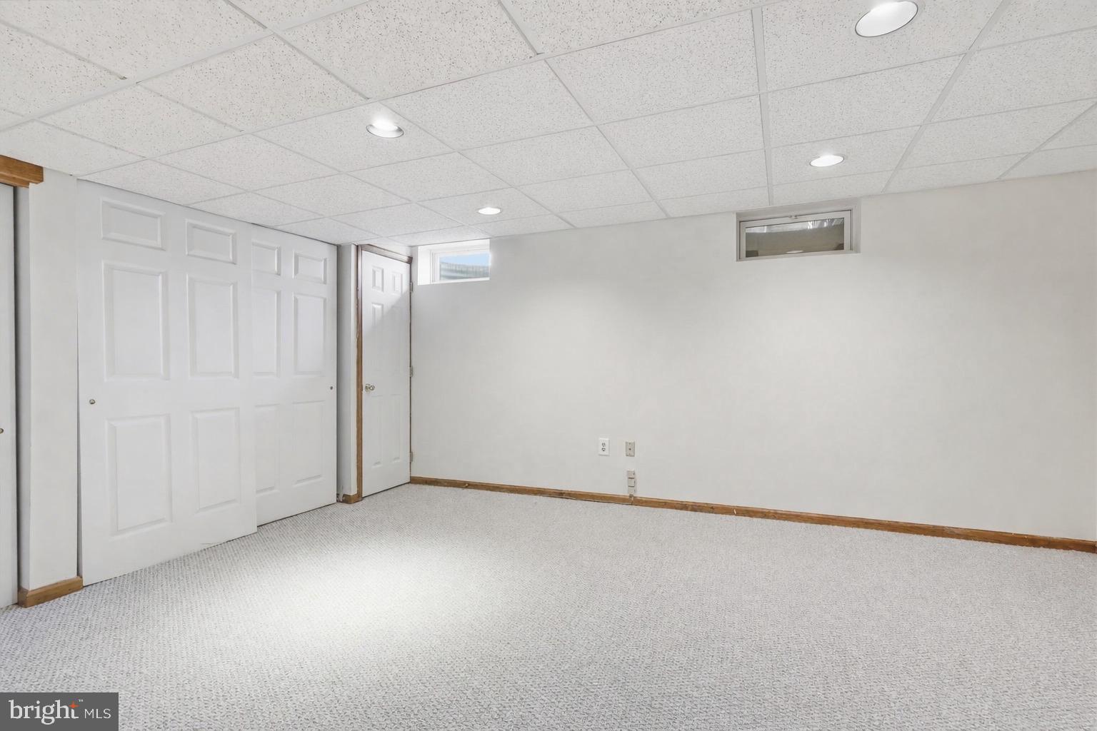 MAKEFIELD RD VILLA - Residential