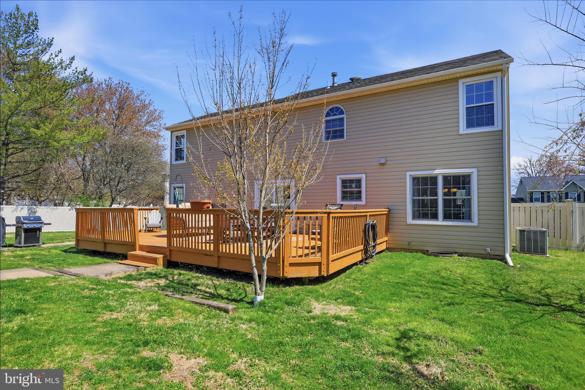 MAKEFIELD RD VILLA - Residential