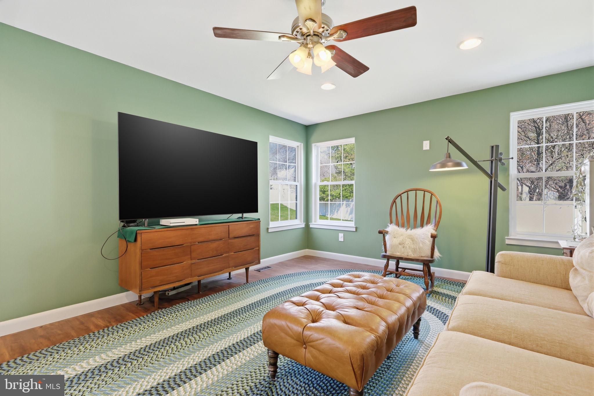 MAKEFIELD RD VILLA - Residential