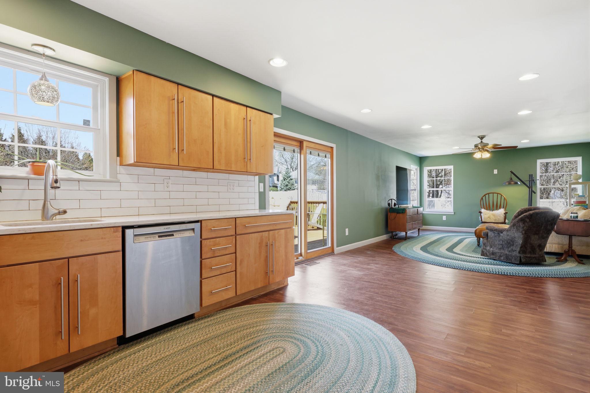 MAKEFIELD RD VILLA - Residential