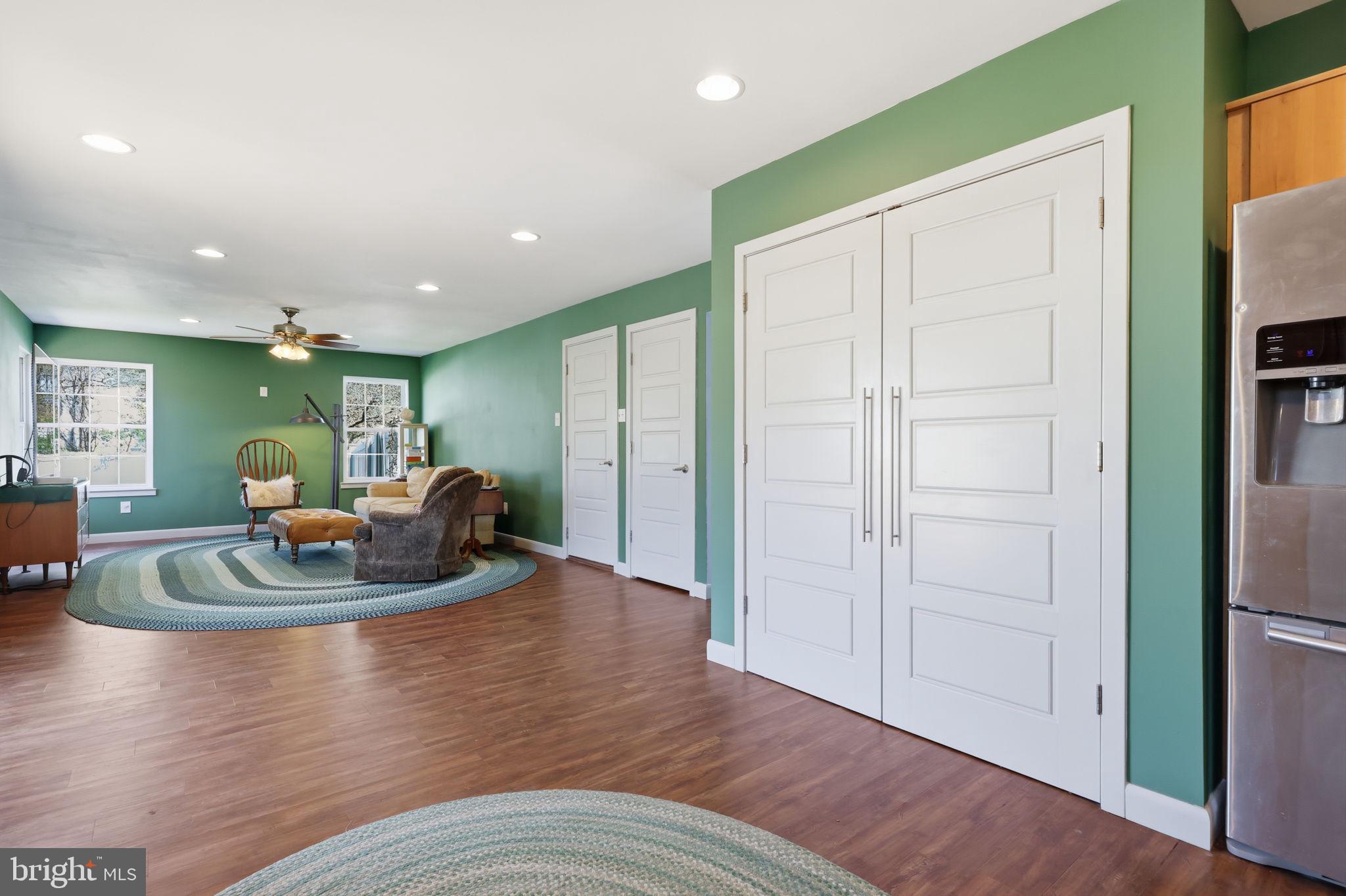 MAKEFIELD RD VILLA - Residential