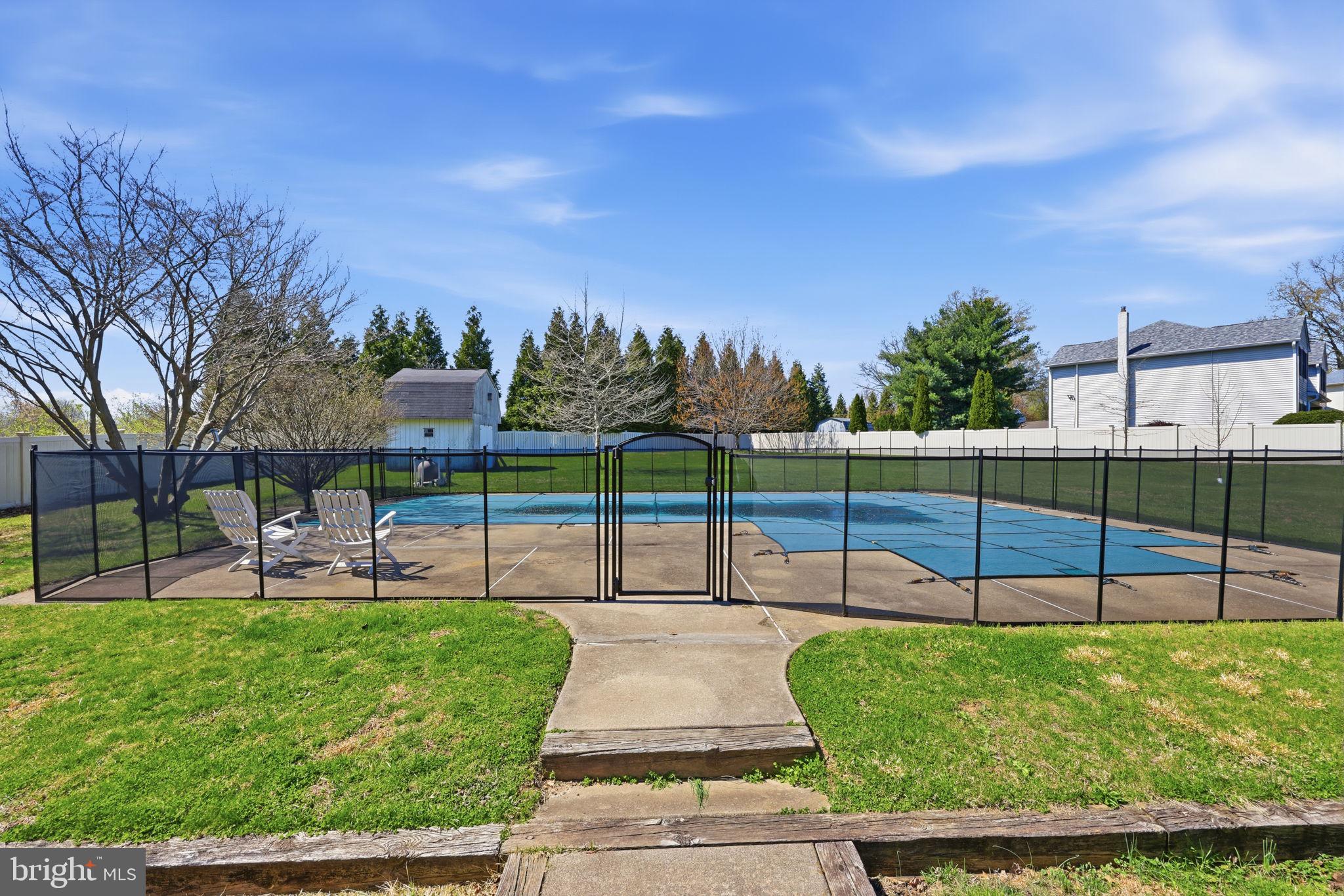 MAKEFIELD RD VILLA - Residential